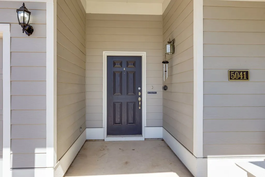Single Family Residence For Rent in Tarrant County , 5041 Holliday Drive, Fort Worth, Texas 76244, 3 Bedroom, 2 Bathroom, 2 Garage spaces, 1,844 Sqft, built in 2009, mls#21377401, Real Estate Agent in Fort Worth, Homes For Rent in Tarrant county, Homes For Rent in Fort Worth, Realtor in Fort Worth Texas, Real Estate Brokerage Independent Realty Texas, Luminita Cordes Realtor
