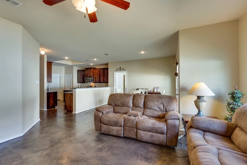 Single Family Residence For Rent in Tarrant County , 5041 Holliday Drive, Fort Worth, Texas 76244, 3 Bedroom, 2 Bathroom, 2 Garage spaces, 1,844 Sqft, built in 2009, mls#21377401, Real Estate Agent in Fort Worth, Homes For Rent in Tarrant county, Homes For Rent in Fort Worth, Realtor in Fort Worth Texas, Real Estate Brokerage Independent Realty Texas, Luminita Cordes Realtor