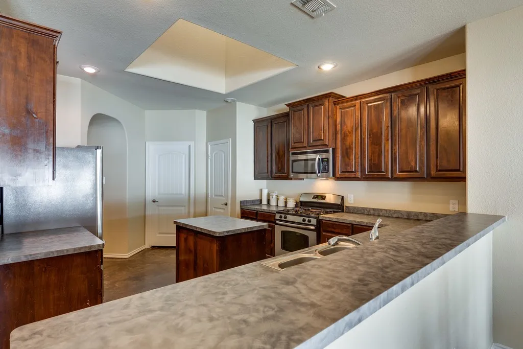 Single Family Residence For Rent in Tarrant County , 5041 Holliday Drive, Fort Worth, Texas 76244, 3 Bedroom, 2 Bathroom, 2 Garage spaces, 1,844 Sqft, built in 2009, mls#21377401, Real Estate Agent in Fort Worth, Homes For Rent in Tarrant county, Homes For Rent in Fort Worth, Realtor in Fort Worth Texas, Real Estate Brokerage Independent Realty Texas, Luminita Cordes Realtor