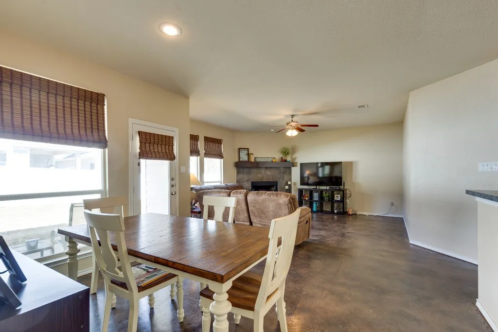 Single Family Residence For Rent in Tarrant County , 5041 Holliday Drive, Fort Worth, Texas 76244, 3 Bedroom, 2 Bathroom, 2 Garage spaces, 1,844 Sqft, built in 2009, mls#21377401, Real Estate Agent in Fort Worth, Homes For Rent in Tarrant county, Homes For Rent in Fort Worth, Realtor in Fort Worth Texas, Real Estate Brokerage Independent Realty Texas, Luminita Cordes Realtor