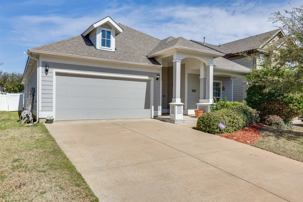 Single Family Residence For Rent in Tarrant County , 5041 Holliday Drive, Fort Worth, Texas 76244, 3 Bedroom, 2 Bathroom, 2 Garage spaces, 1,844 Sqft, built in 2009, mls#21377401, Real Estate Agent in Fort Worth, Homes For Rent in Tarrant county, Homes For Rent in Fort Worth, Realtor in Fort Worth Texas, Real Estate Brokerage Independent Realty Texas, Luminita Cordes Realtor