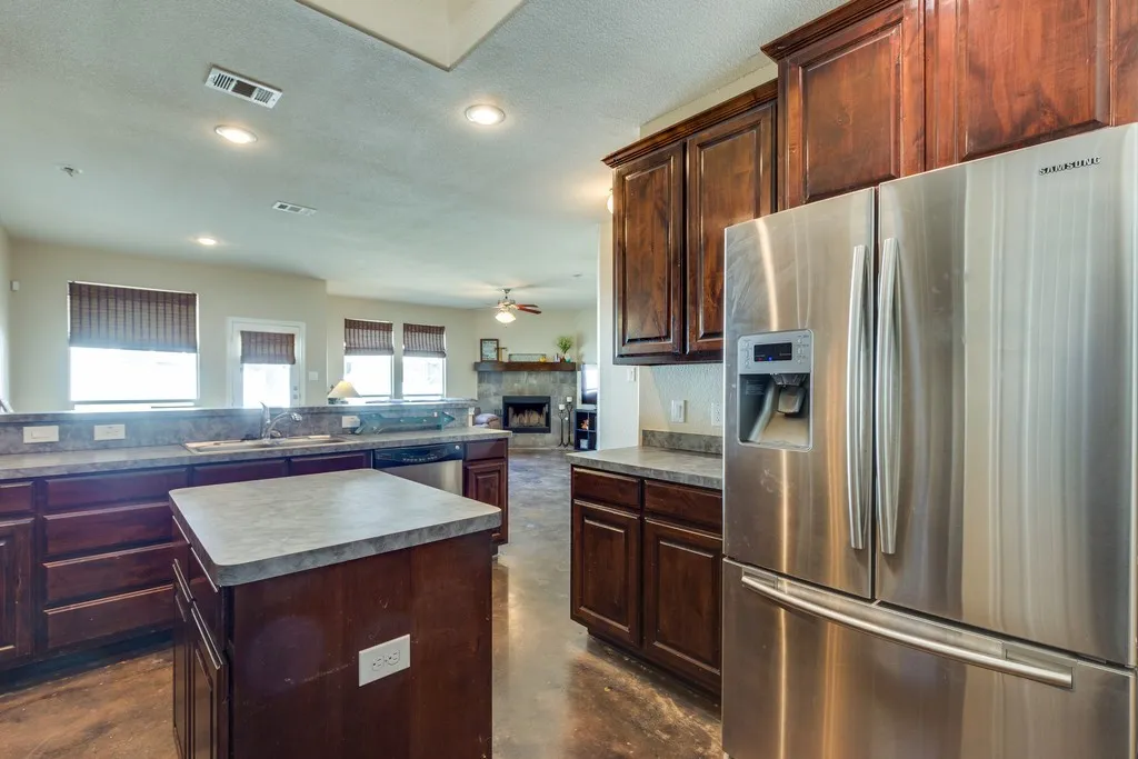 Single Family Residence For Rent in Tarrant County , 5041 Holliday Drive, Fort Worth, Texas 76244, 3 Bedroom, 2 Bathroom, 2 Garage spaces, 1,844 Sqft, built in 2009, mls#21377401, Real Estate Agent in Fort Worth, Homes For Rent in Tarrant county, Homes For Rent in Fort Worth, Realtor in Fort Worth Texas, Real Estate Brokerage Independent Realty Texas, Luminita Cordes Realtor