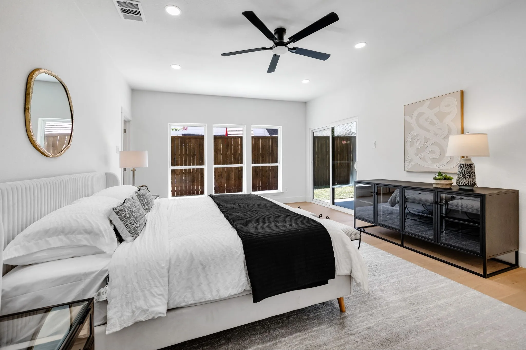 4402 Briargrove-Recessed lighting complemented by a modern ceiling fan.