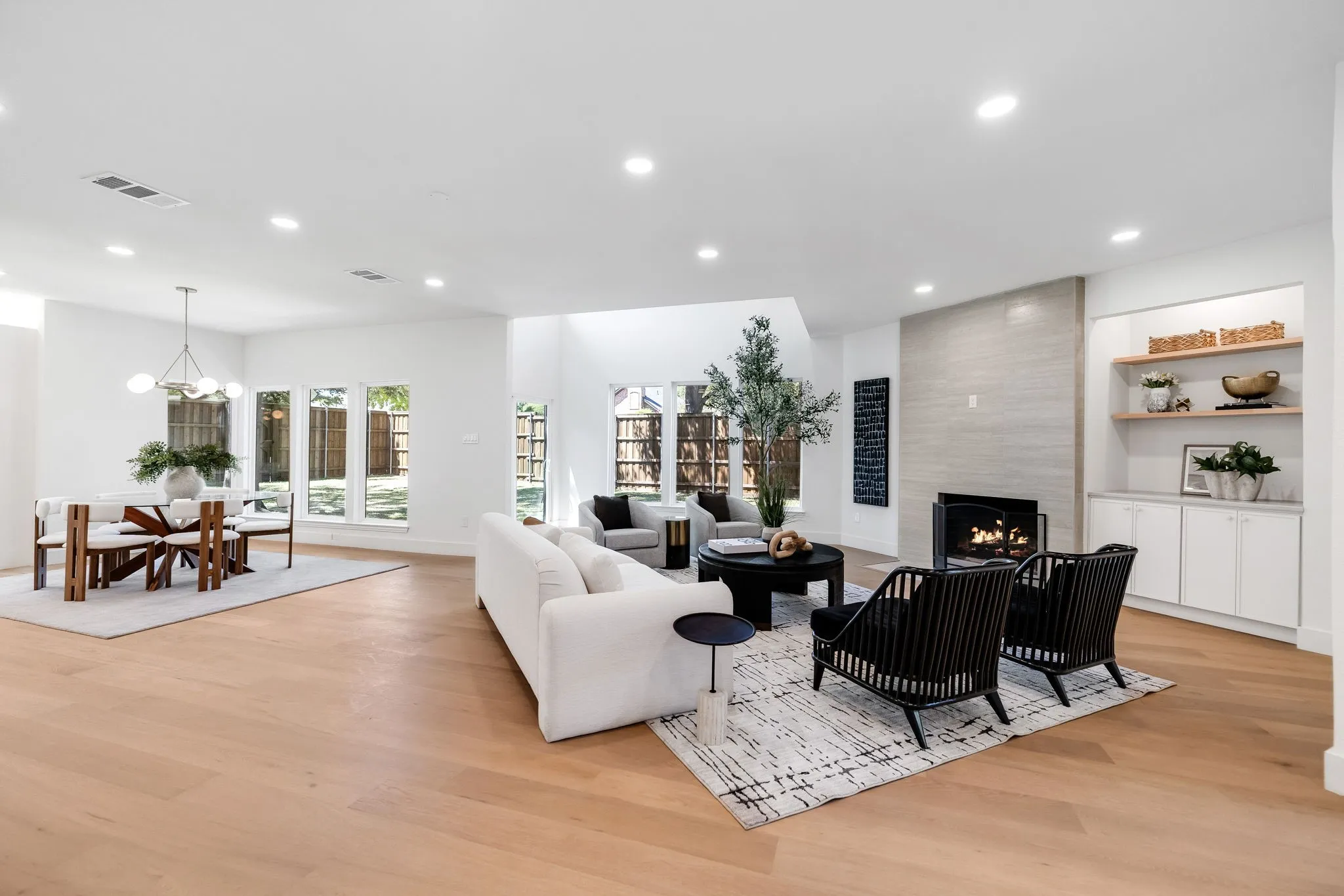 4402 Briargrove- Open-concept living and dining space.