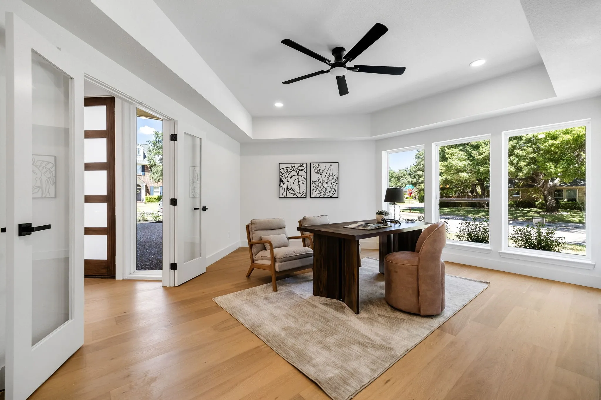 4402 Briargrove-Versatile Home Office / Flex Space