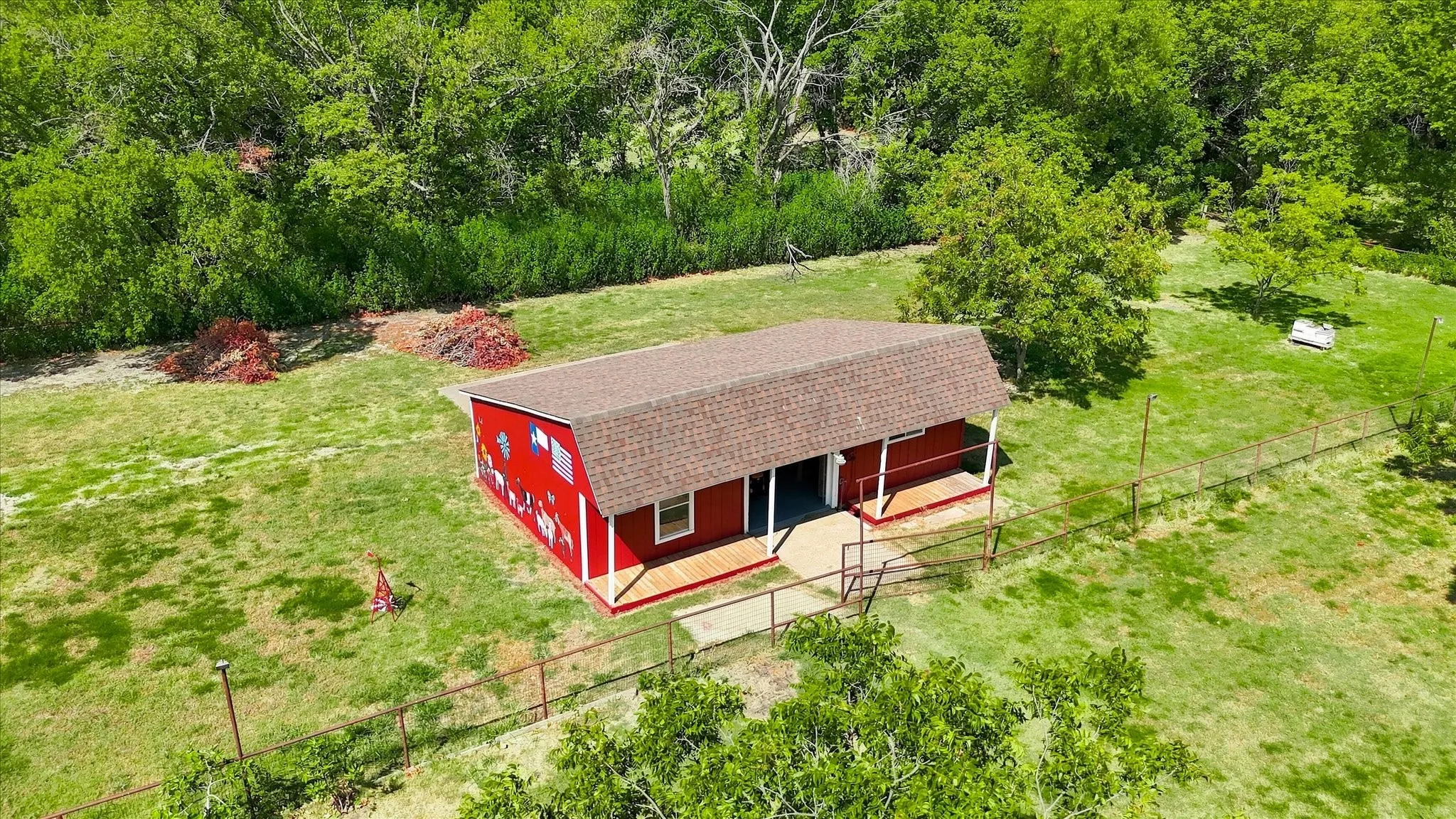 Single Family Residence For Sale in Collin County , 1 Glencove Circle, Lucas, Texas 75002, 3 Bedroom, 3 Bathroom, Garage spaces, 2,480 Sqft, built in 1976, mls#21377335, Real Estate Agent in Lucas, Homes For Sale in Collin county, Homes For Sale in Lucas, Realtor in Lucas Texas, Real Estate Brokerage Independent Realty Texas, Luminita Cordes Realtor