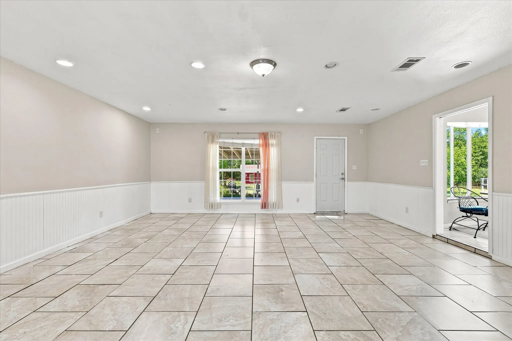Single Family Residence For Sale in Collin County , 1 Glencove Circle, Lucas, Texas 75002, 3 Bedroom, 3 Bathroom, Garage spaces, 2,480 Sqft, built in 1976, mls#21377335, Real Estate Agent in Lucas, Homes For Sale in Collin county, Homes For Sale in Lucas, Realtor in Lucas Texas, Real Estate Brokerage Independent Realty Texas, Luminita Cordes Realtor