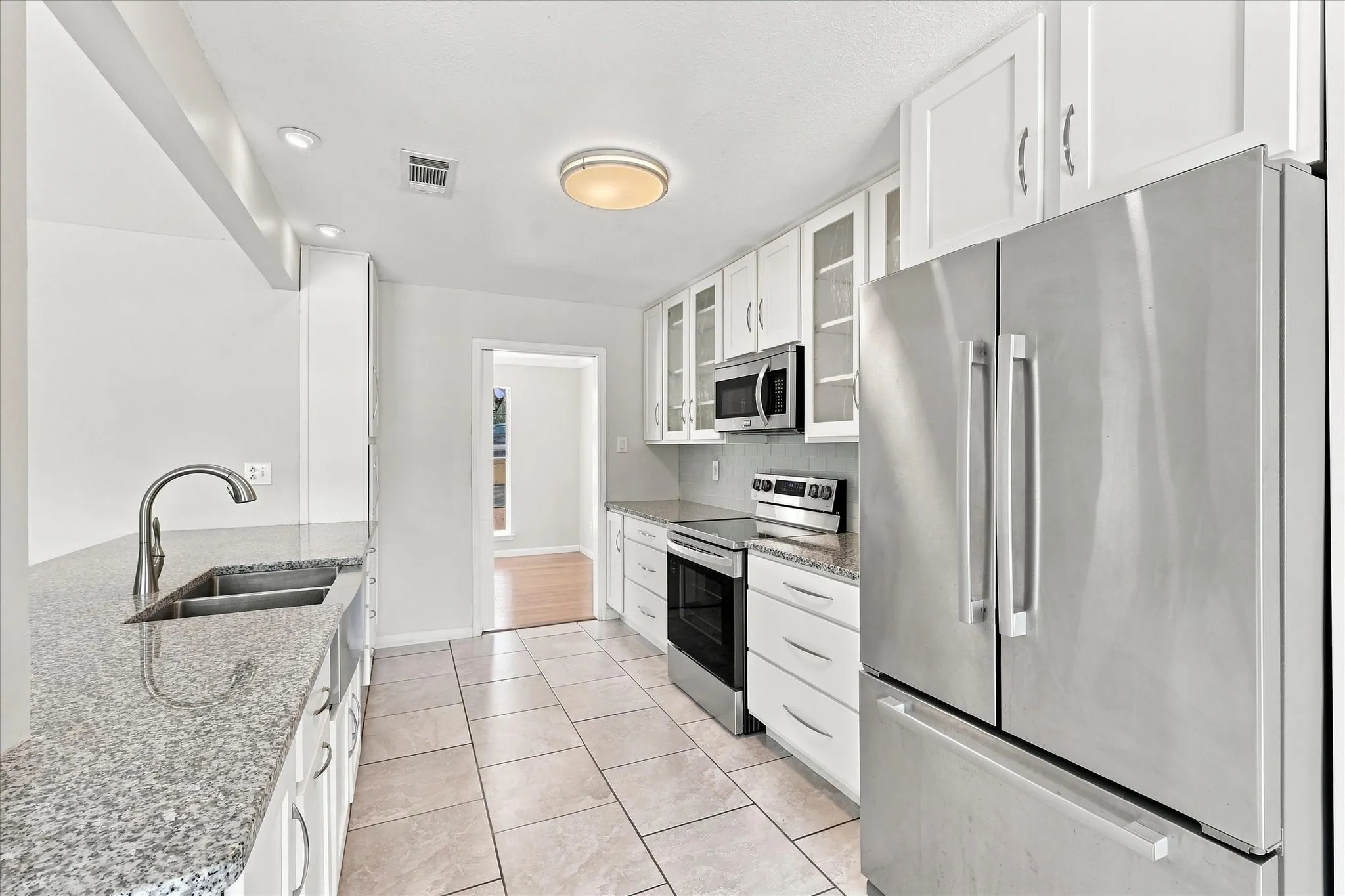 Single Family Residence For Sale in Collin County , 1 Glencove Circle, Lucas, Texas 75002, 3 Bedroom, 3 Bathroom, Garage spaces, 2,480 Sqft, built in 1976, mls#21377335, Real Estate Agent in Lucas, Homes For Sale in Collin county, Homes For Sale in Lucas, Realtor in Lucas Texas, Real Estate Brokerage Independent Realty Texas, Luminita Cordes Realtor