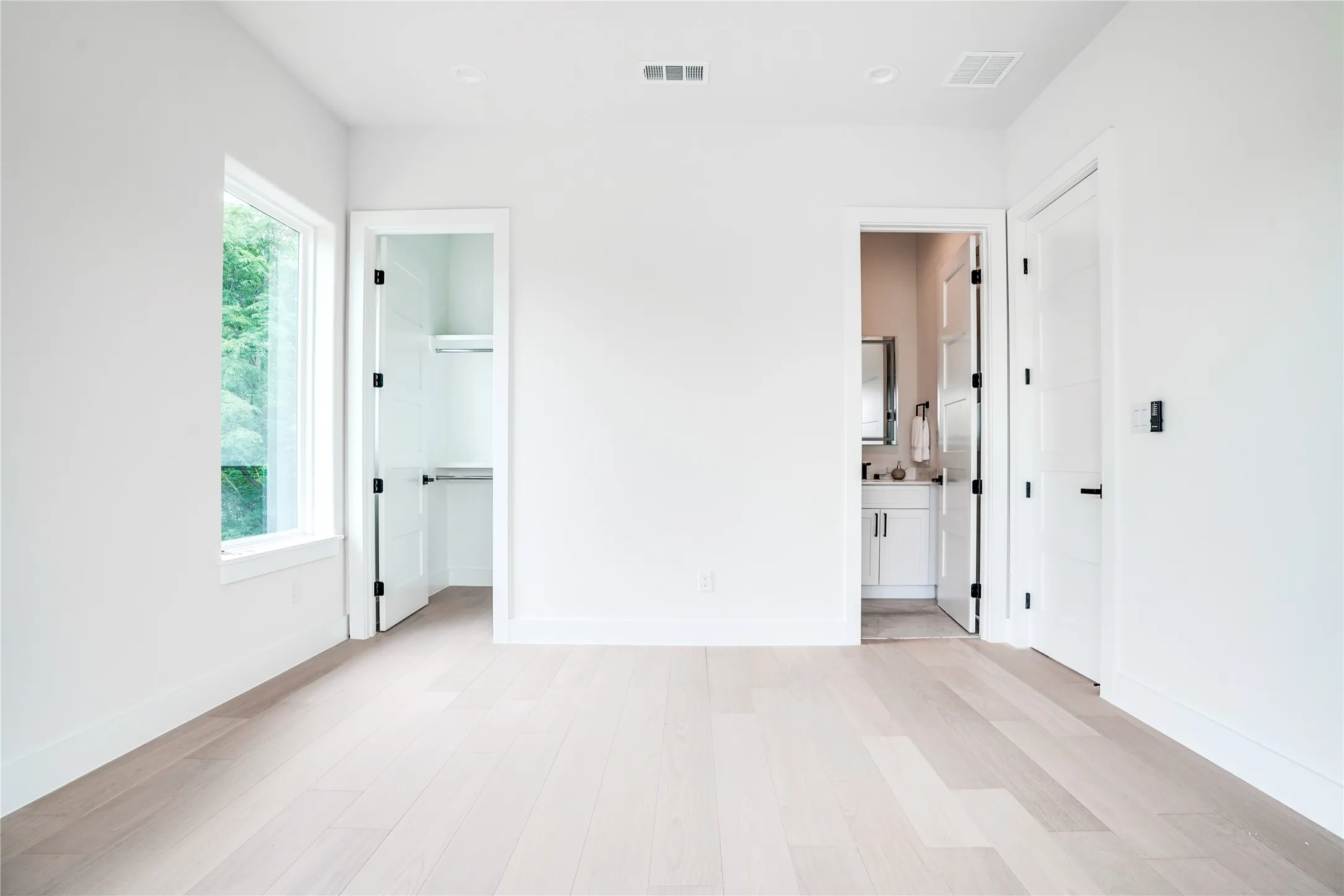 Single Family Residence For Rent in Dallas County , 7614 Linwood Avenue, Dallas, Texas 75209, 4 Bedroom, 5 Bathroom, 2 Garage spaces, 4,470 Sqft, built in 2024, mls#21377418, Real Estate Agent in Dallas, Homes For Rent in Dallas county, Homes For Rent in Dallas, Realtor in Dallas Texas, Real Estate Brokerage Independent Realty Texas, Luminita Cordes Realtor