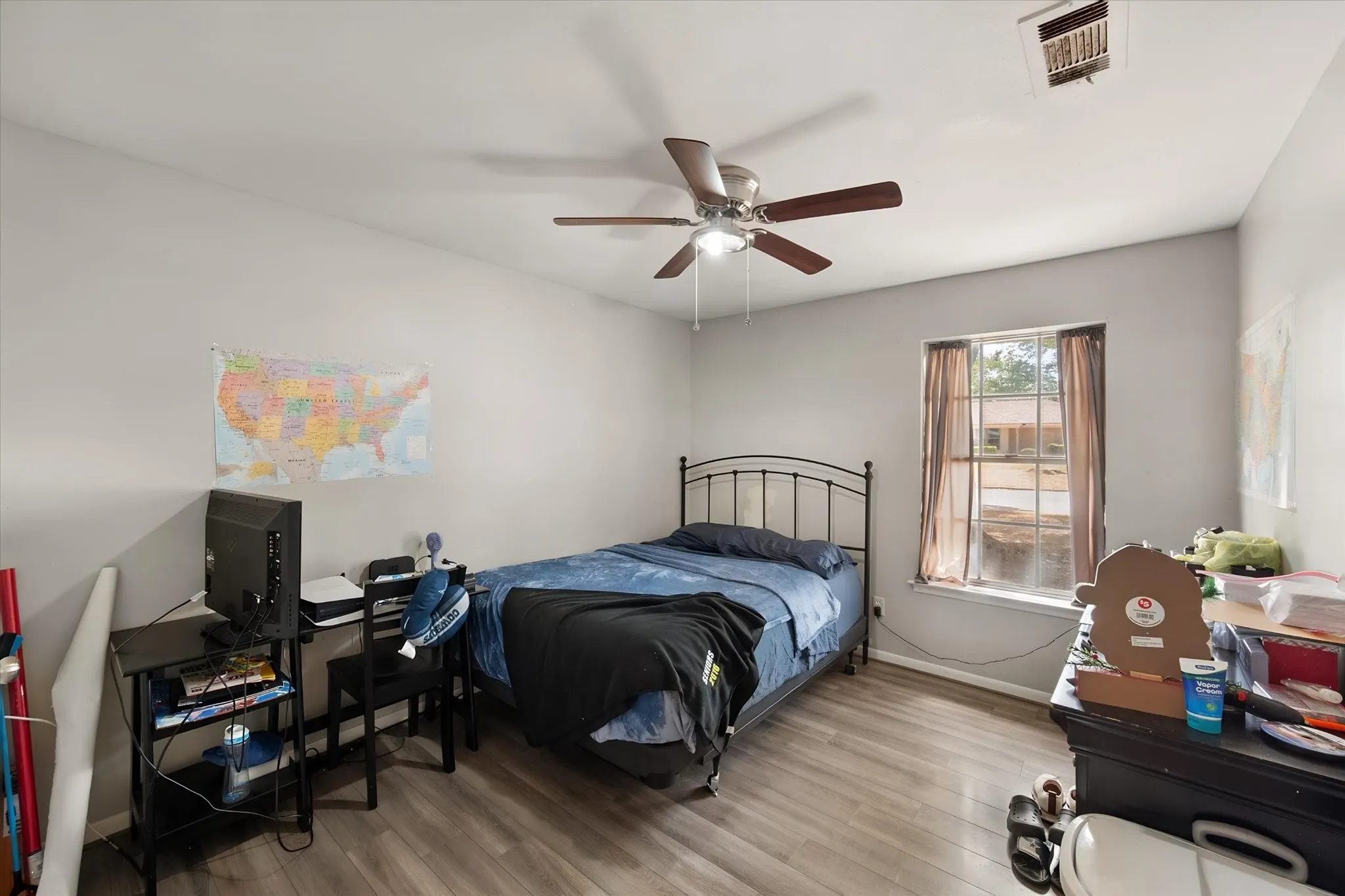 Secondary bedroom provides flexible space for tenants, guests, children, or a home office in this 3-bedroom Corsicana investment property.