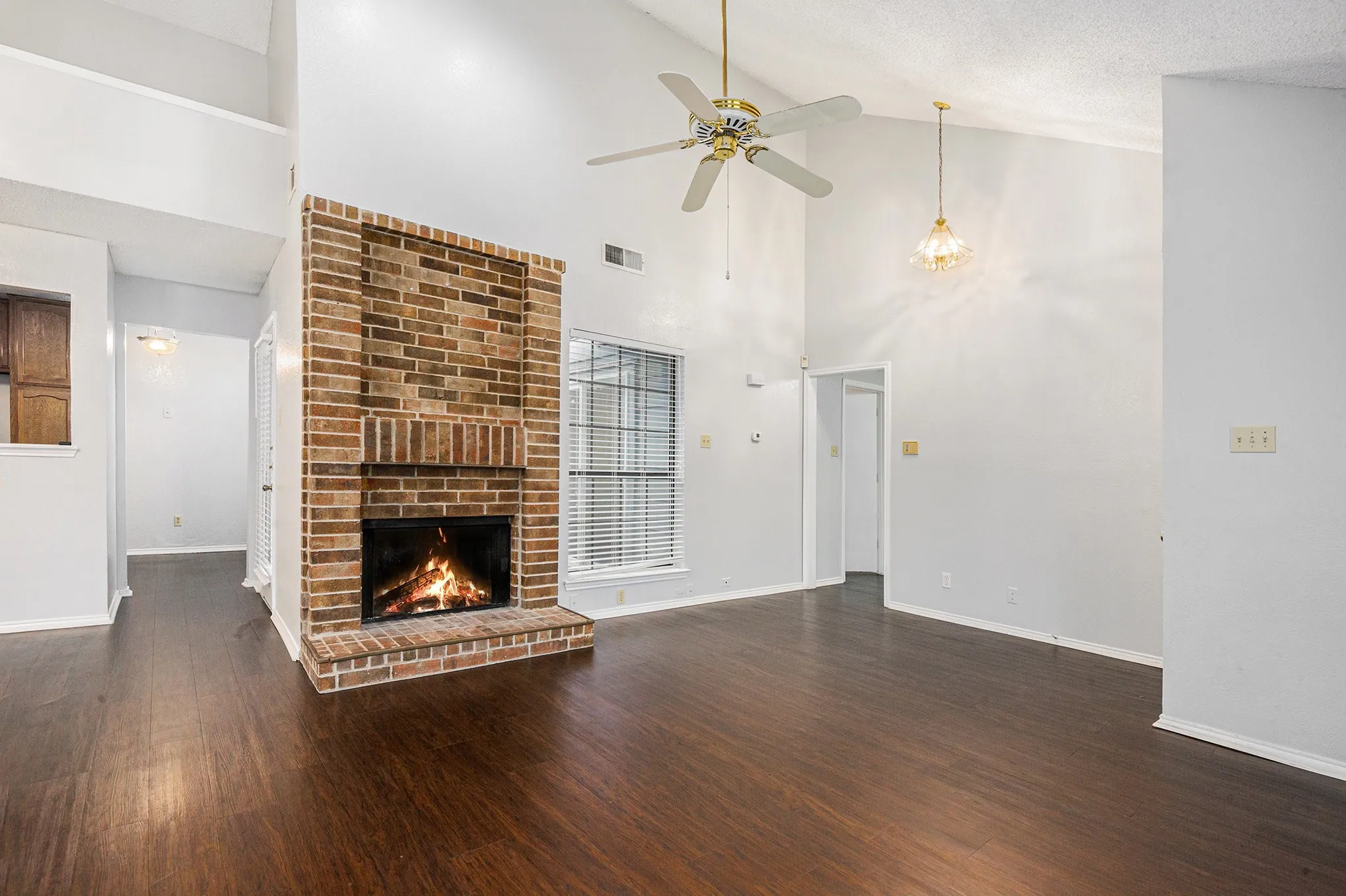 Single Family Residence For Rent in Tarrant County , 10627 Tall Oak Drive, Fort Worth, Texas 76108, 3 Bedroom, 2 Bathroom, 2 Garage spaces, 1,189 Sqft, built in 1983, mls#21377412, Real Estate Agent in Fort Worth, Homes For Rent in Tarrant county, Homes For Rent in Fort Worth, Realtor in Fort Worth Texas, Real Estate Brokerage Independent Realty Texas, Luminita Cordes Realtor