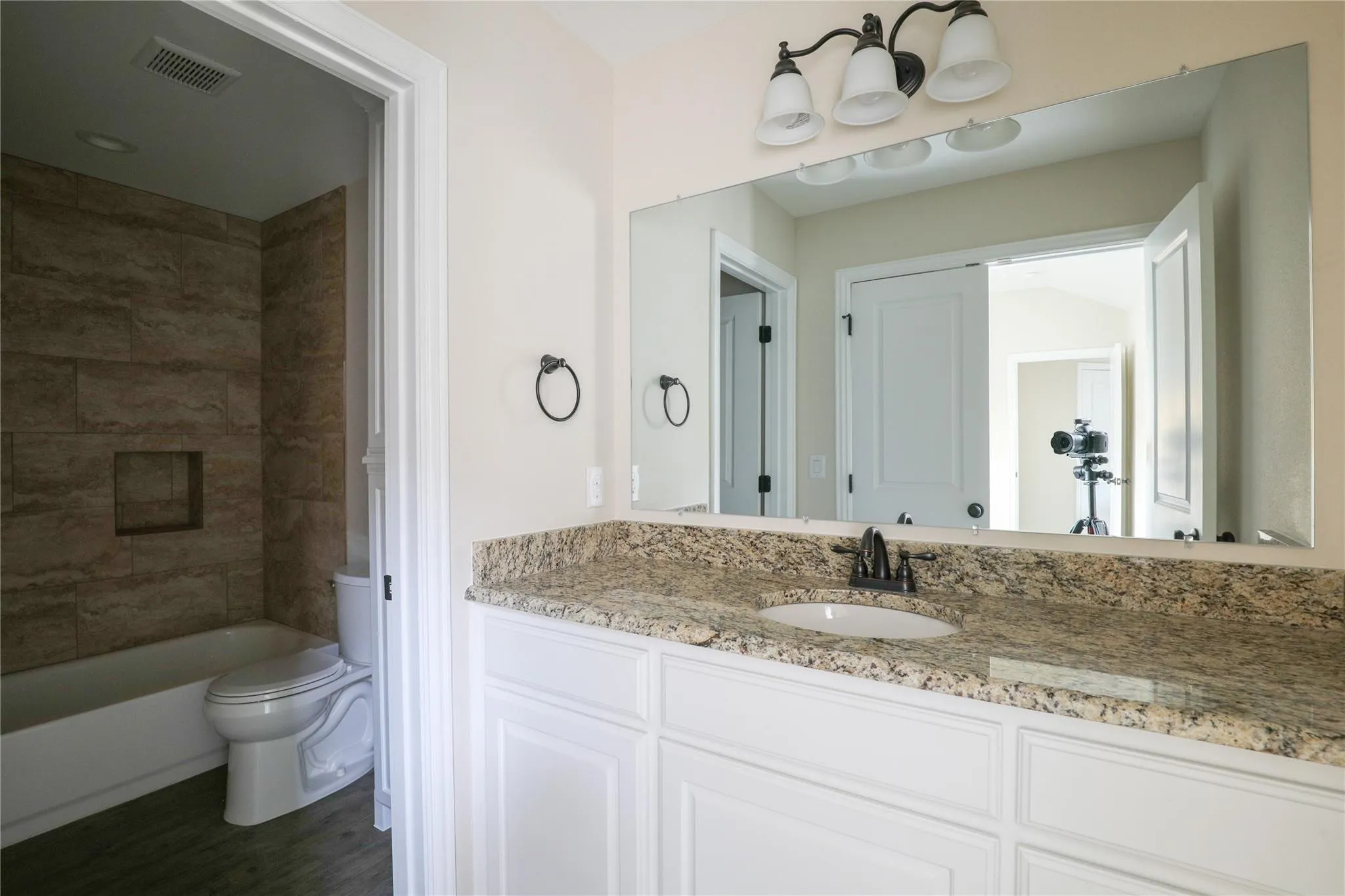 Single Family Residence For Rent in Grayson County , 901 N Barrett Avenue, Denison, Texas 75020, 3 Bedroom, 2 Bathroom, Garage spaces, 1,252 Sqft, built in 2020, mls#21377421, Real Estate Agent in Denison, Homes For Rent in Grayson county, Homes For Rent in Denison, Realtor in Denison Texas, Real Estate Brokerage Independent Realty Texas, Luminita Cordes Realtor