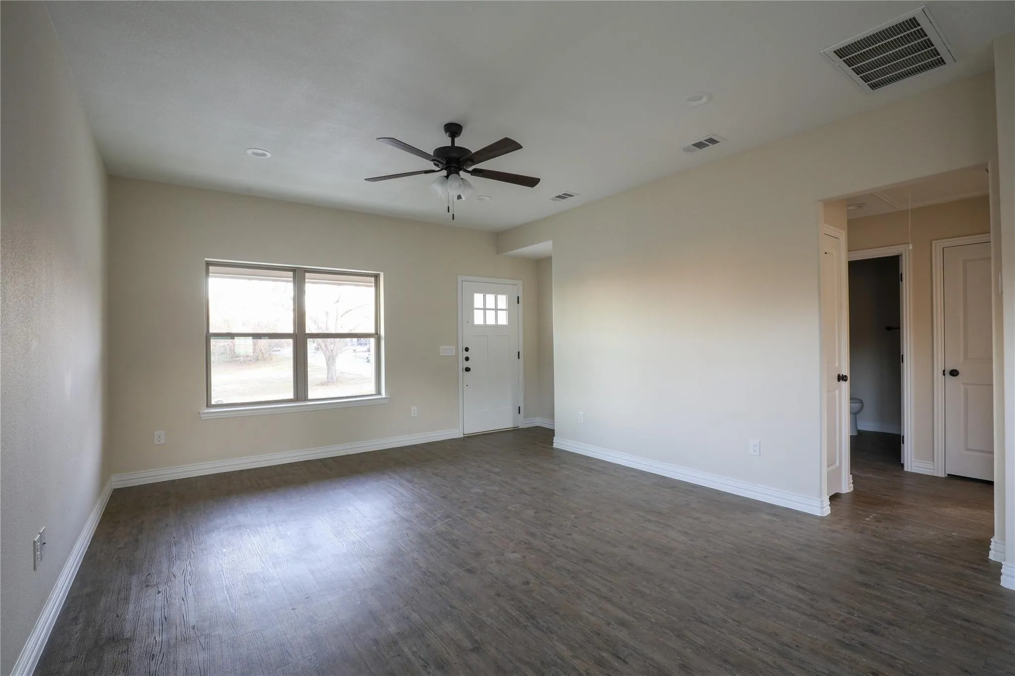 Single Family Residence For Rent in Grayson County , 901 N Barrett Avenue, Denison, Texas 75020, 3 Bedroom, 2 Bathroom, Garage spaces, 1,252 Sqft, built in 2020, mls#21377421, Real Estate Agent in Denison, Homes For Rent in Grayson county, Homes For Rent in Denison, Realtor in Denison Texas, Real Estate Brokerage Independent Realty Texas, Luminita Cordes Realtor