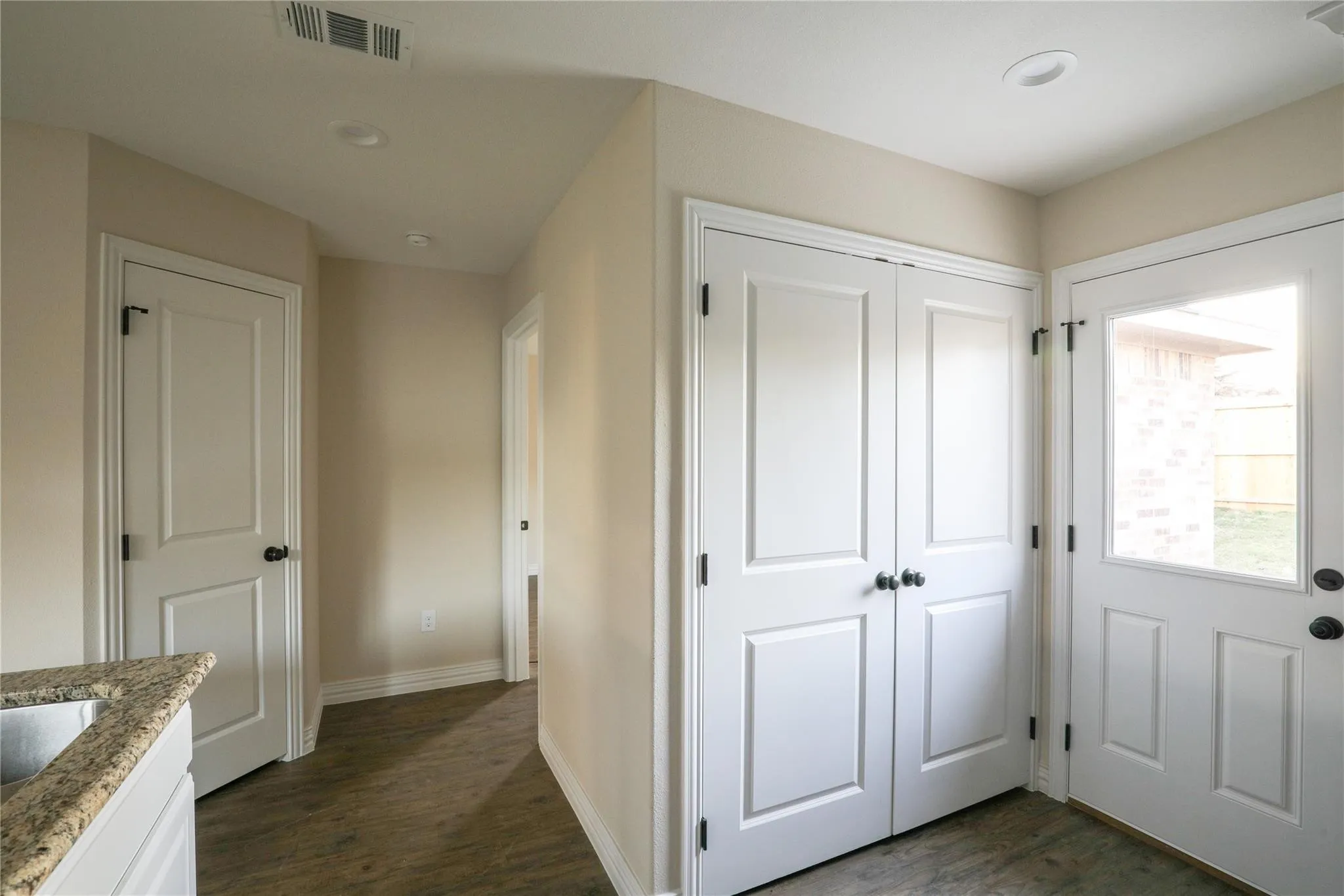 Single Family Residence For Rent in Grayson County , 901 N Barrett Avenue, Denison, Texas 75020, 3 Bedroom, 2 Bathroom, Garage spaces, 1,252 Sqft, built in 2020, mls#21377421, Real Estate Agent in Denison, Homes For Rent in Grayson county, Homes For Rent in Denison, Realtor in Denison Texas, Real Estate Brokerage Independent Realty Texas, Luminita Cordes Realtor