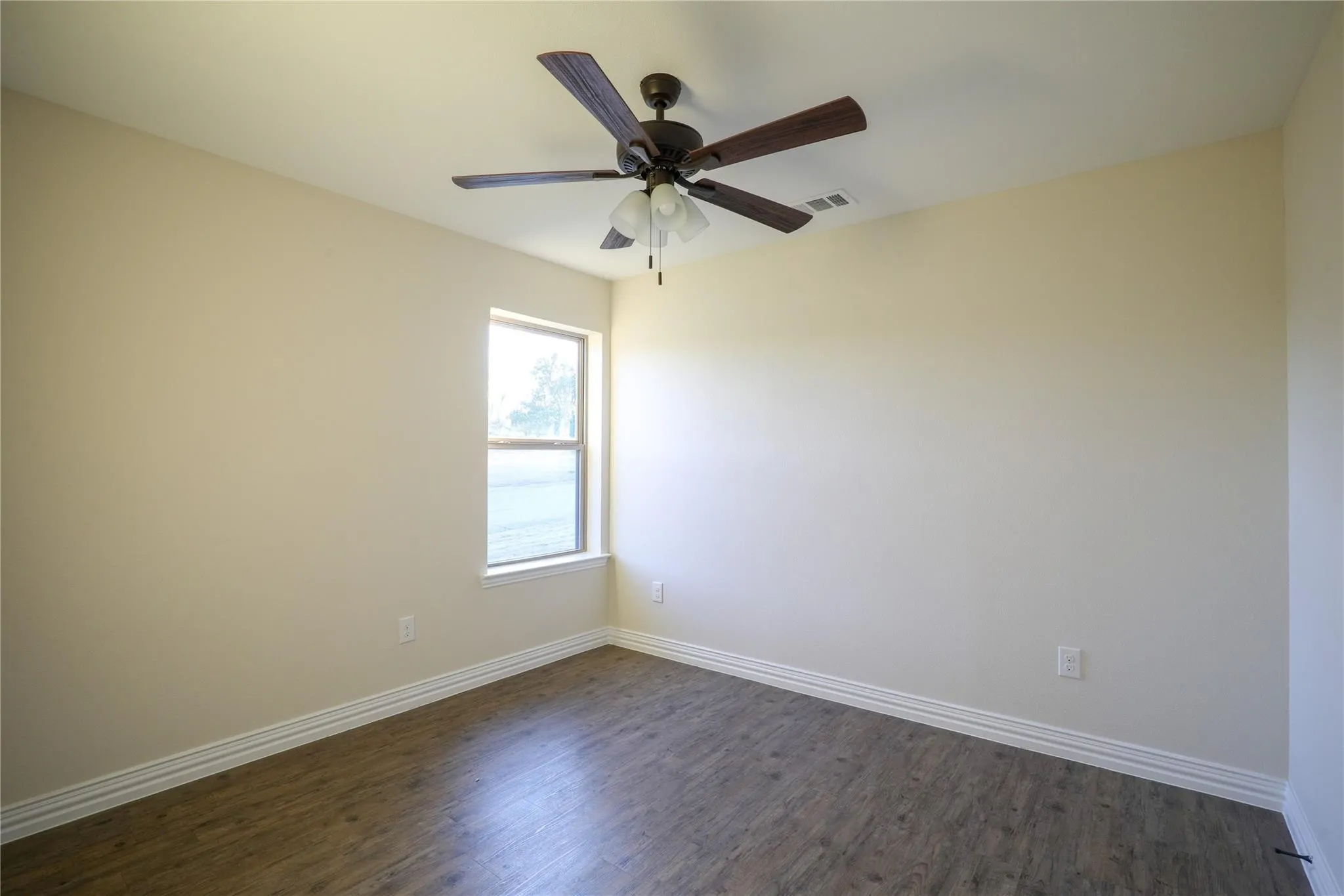 Single Family Residence For Rent in Grayson County , 901 N Barrett Avenue, Denison, Texas 75020, 3 Bedroom, 2 Bathroom, Garage spaces, 1,252 Sqft, built in 2020, mls#21377421, Real Estate Agent in Denison, Homes For Rent in Grayson county, Homes For Rent in Denison, Realtor in Denison Texas, Real Estate Brokerage Independent Realty Texas, Luminita Cordes Realtor