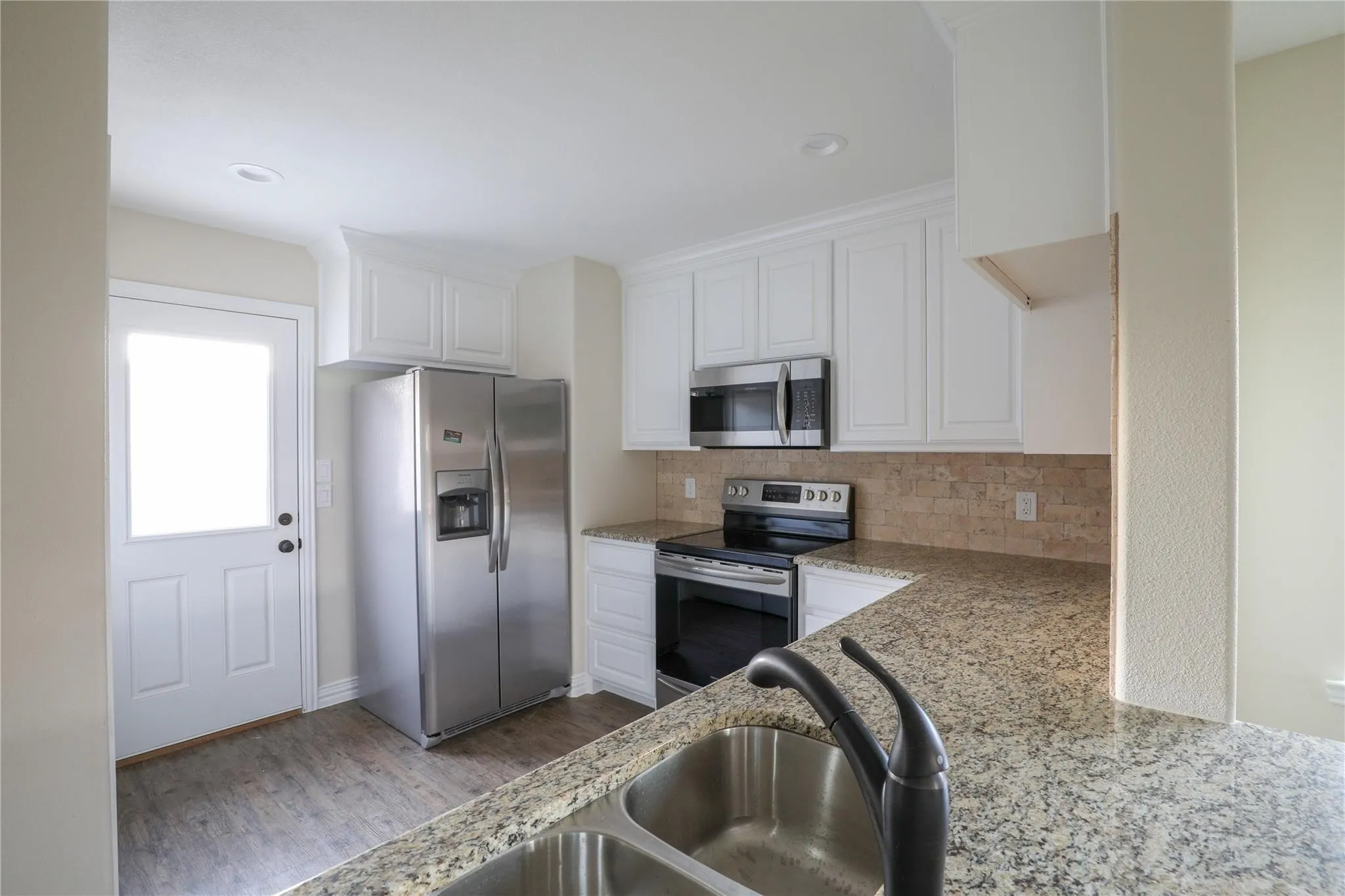 Single Family Residence For Rent in Grayson County , 901 N Barrett Avenue, Denison, Texas 75020, 3 Bedroom, 2 Bathroom, Garage spaces, 1,252 Sqft, built in 2020, mls#21377421, Real Estate Agent in Denison, Homes For Rent in Grayson county, Homes For Rent in Denison, Realtor in Denison Texas, Real Estate Brokerage Independent Realty Texas, Luminita Cordes Realtor