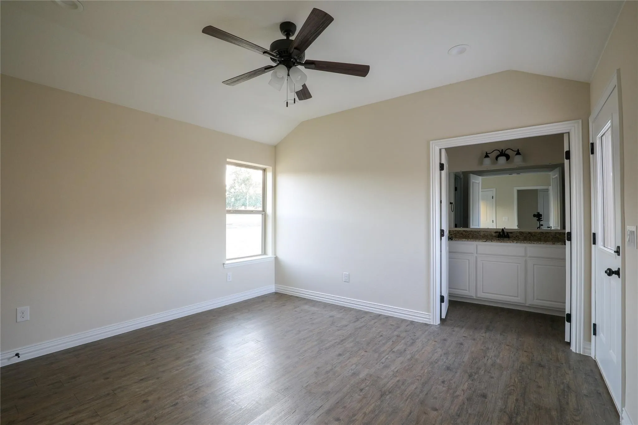 Single Family Residence For Rent in Grayson County , 901 N Barrett Avenue, Denison, Texas 75020, 3 Bedroom, 2 Bathroom, Garage spaces, 1,252 Sqft, built in 2020, mls#21377421, Real Estate Agent in Denison, Homes For Rent in Grayson county, Homes For Rent in Denison, Realtor in Denison Texas, Real Estate Brokerage Independent Realty Texas, Luminita Cordes Realtor