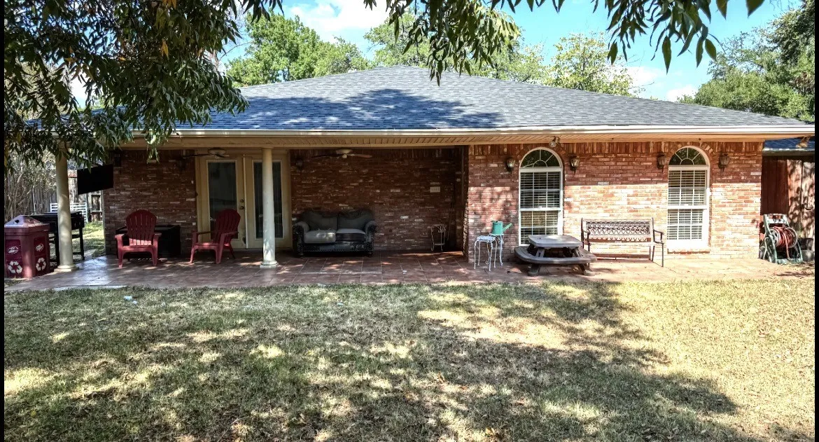 Single Family Residence For Sale in Navarro County , 613 N Overlook Drive, Kerens, Texas 75144, 4 Bedroom, 4 Bathroom, 2 Garage spaces, 2,902 Sqft, built in 1970, mls#21377402, Real Estate Agent in Kerens, Homes For Sale in Navarro county, Homes For Sale in Kerens, Realtor in Kerens Texas, Real Estate Brokerage Independent Realty Texas, Luminita Cordes Realtor