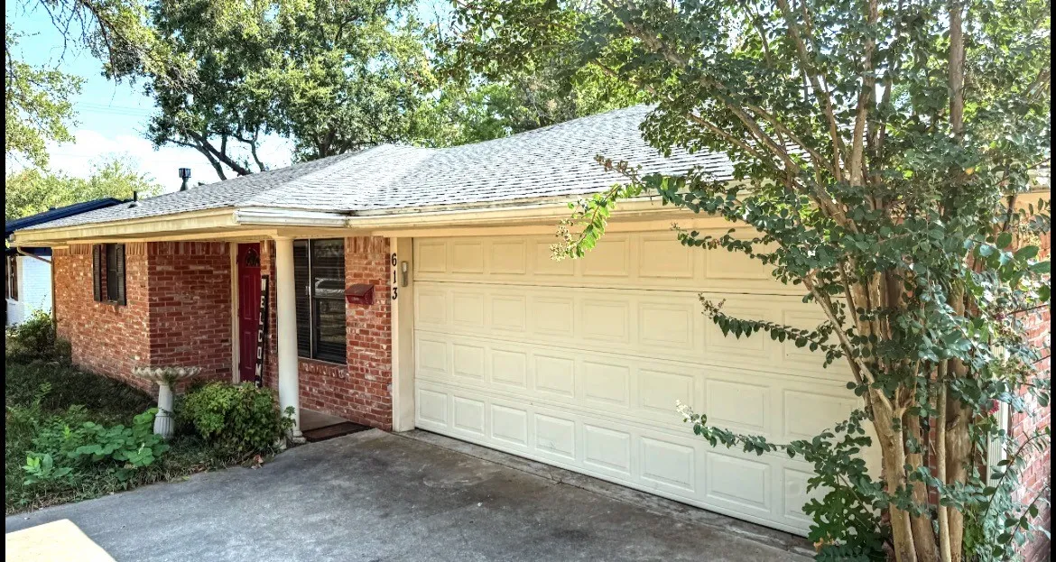 Single Family Residence For Sale in Navarro County , 613 N Overlook Drive, Kerens, Texas 75144, 4 Bedroom, 4 Bathroom, 2 Garage spaces, 2,902 Sqft, built in 1970, mls#21377402, Real Estate Agent in Kerens, Homes For Sale in Navarro county, Homes For Sale in Kerens, Realtor in Kerens Texas, Real Estate Brokerage Independent Realty Texas, Luminita Cordes Realtor