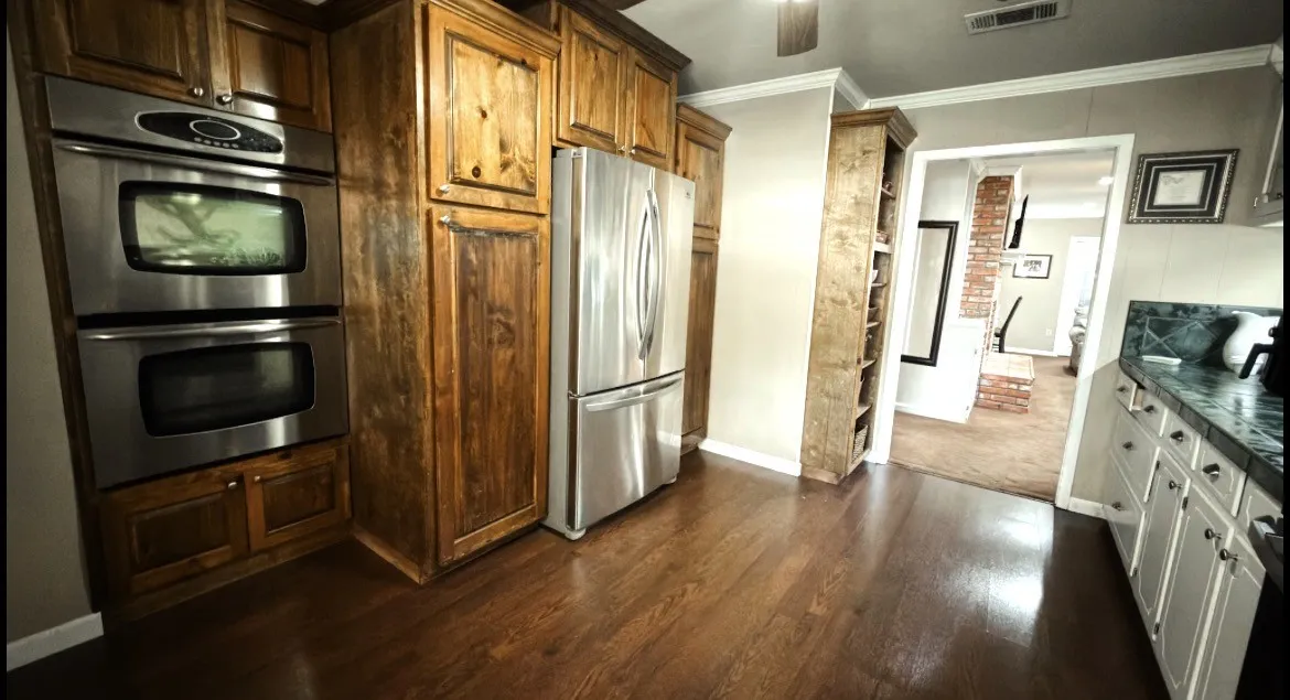 Single Family Residence For Sale in Navarro County , 613 N Overlook Drive, Kerens, Texas 75144, 4 Bedroom, 4 Bathroom, 2 Garage spaces, 2,902 Sqft, built in 1970, mls#21377402, Real Estate Agent in Kerens, Homes For Sale in Navarro county, Homes For Sale in Kerens, Realtor in Kerens Texas, Real Estate Brokerage Independent Realty Texas, Luminita Cordes Realtor