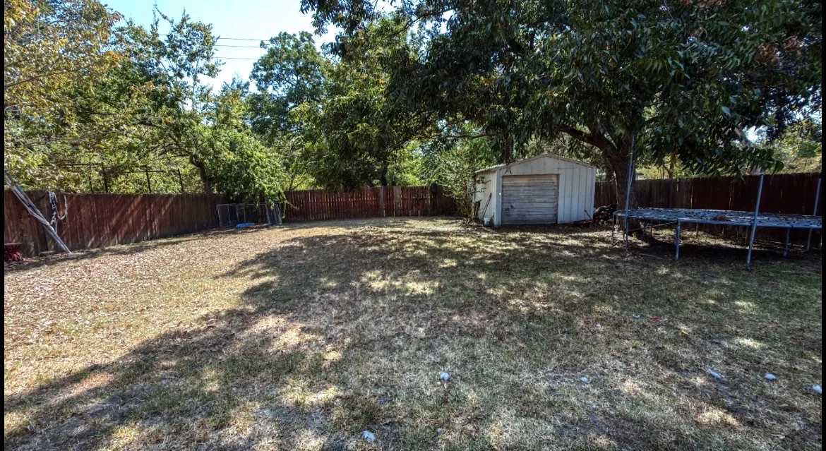 Single Family Residence For Sale in Navarro County , 613 N Overlook Drive, Kerens, Texas 75144, 4 Bedroom, 4 Bathroom, 2 Garage spaces, 2,902 Sqft, built in 1970, mls#21377402, Real Estate Agent in Kerens, Homes For Sale in Navarro county, Homes For Sale in Kerens, Realtor in Kerens Texas, Real Estate Brokerage Independent Realty Texas, Luminita Cordes Realtor