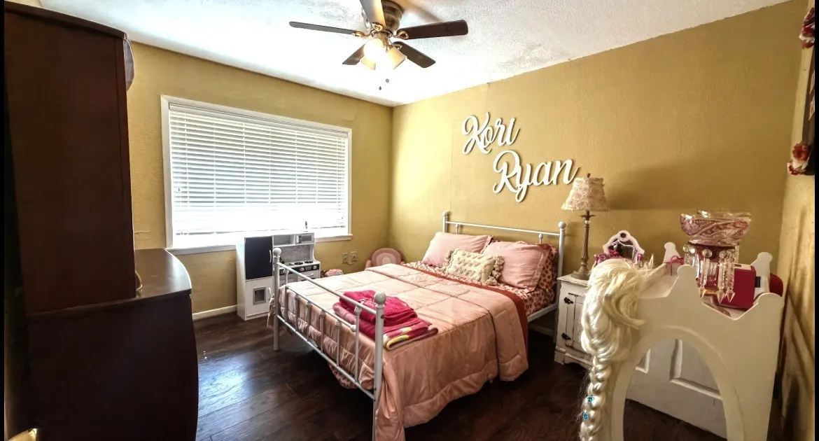 Single Family Residence For Sale in Navarro County , 613 N Overlook Drive, Kerens, Texas 75144, 4 Bedroom, 4 Bathroom, 2 Garage spaces, 2,902 Sqft, built in 1970, mls#21377402, Real Estate Agent in Kerens, Homes For Sale in Navarro county, Homes For Sale in Kerens, Realtor in Kerens Texas, Real Estate Brokerage Independent Realty Texas, Luminita Cordes Realtor