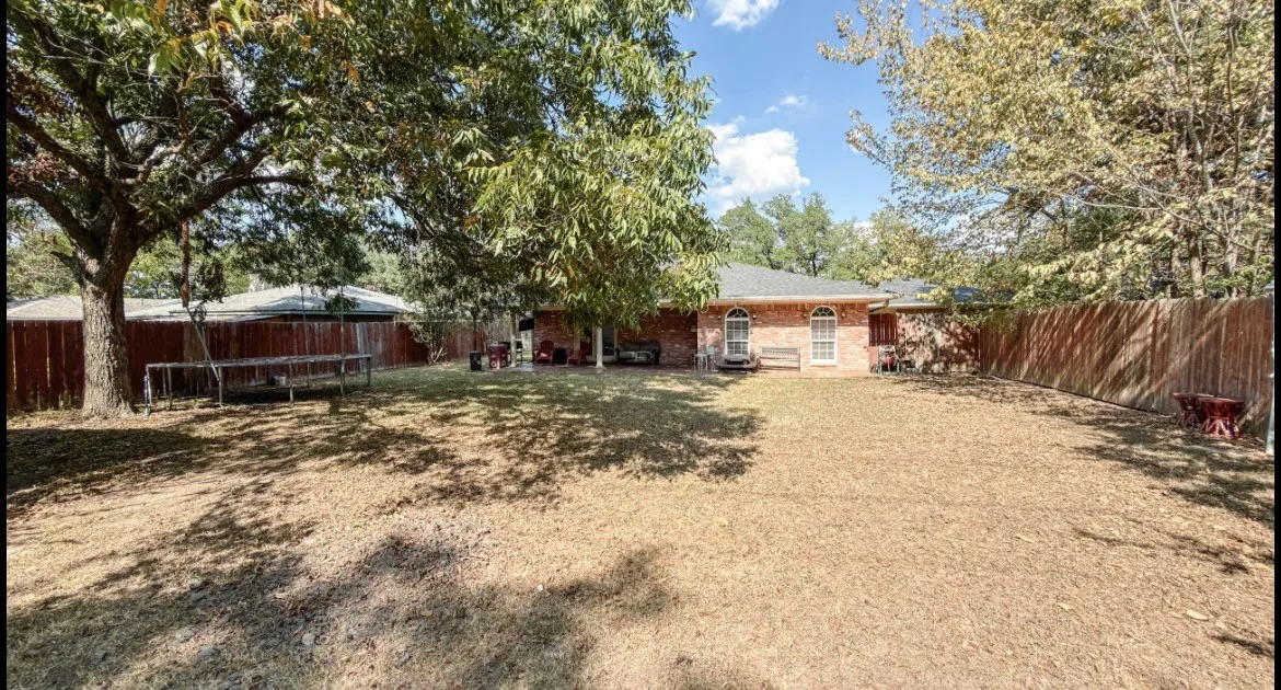 Single Family Residence For Sale in Navarro County , 613 N Overlook Drive, Kerens, Texas 75144, 4 Bedroom, 4 Bathroom, 2 Garage spaces, 2,902 Sqft, built in 1970, mls#21377402, Real Estate Agent in Kerens, Homes For Sale in Navarro county, Homes For Sale in Kerens, Realtor in Kerens Texas, Real Estate Brokerage Independent Realty Texas, Luminita Cordes Realtor