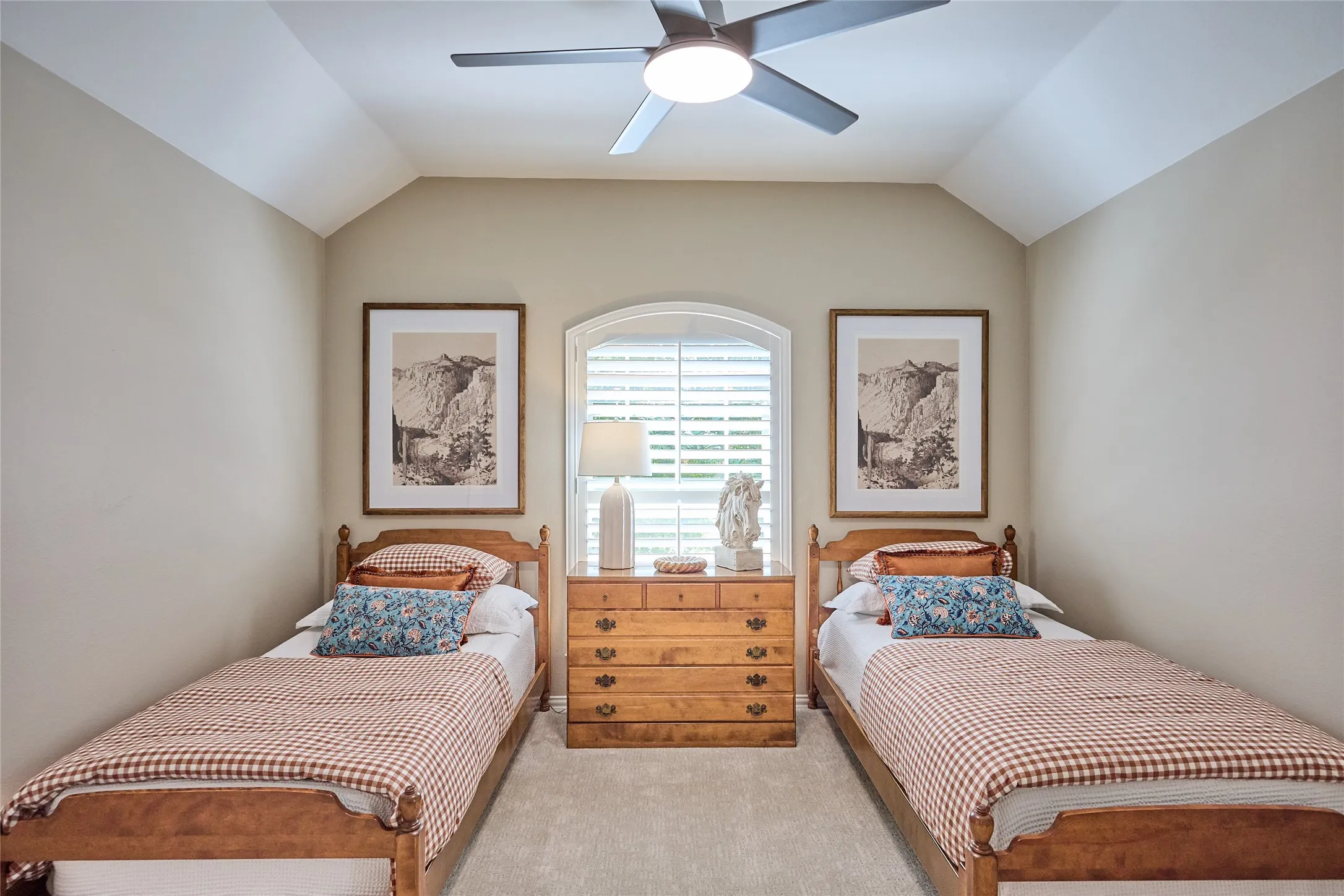 Single Family Residence For Sale in Denton County , 6637 Oakmont Court, Plano, Texas 75093, 4 Bedroom, 4 Bathroom, 2 Garage spaces, 2,736 Sqft, built in 1992, mls#21376824, Real Estate Agent in Plano, Homes For Sale in Denton county, Homes For Sale in Plano, Realtor in Plano Texas, Real Estate Brokerage Independent Realty Texas, Luminita Cordes Realtor