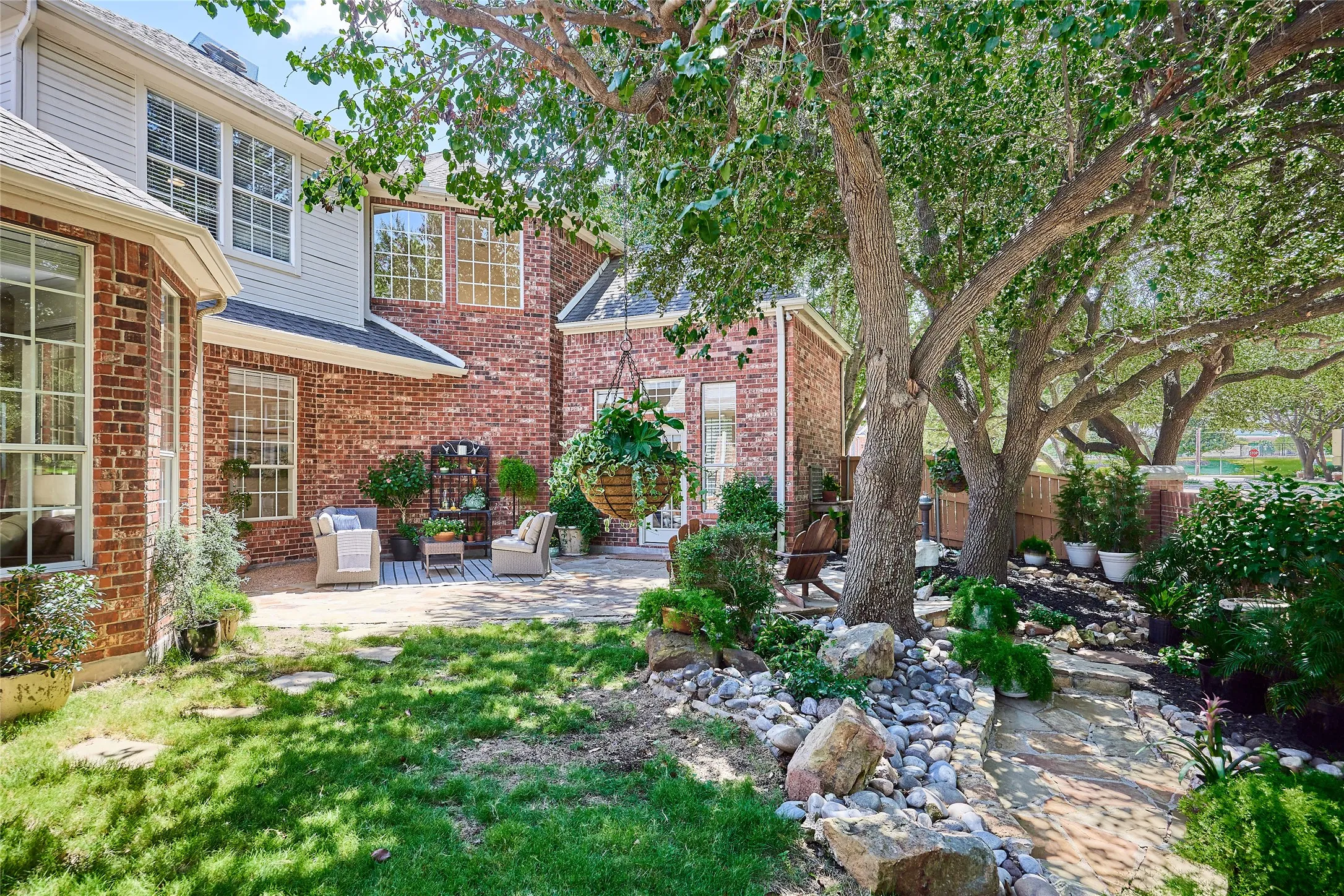 Single Family Residence For Sale in Denton County , 6637 Oakmont Court, Plano, Texas 75093, 4 Bedroom, 4 Bathroom, 2 Garage spaces, 2,736 Sqft, built in 1992, mls#21376824, Real Estate Agent in Plano, Homes For Sale in Denton county, Homes For Sale in Plano, Realtor in Plano Texas, Real Estate Brokerage Independent Realty Texas, Luminita Cordes Realtor