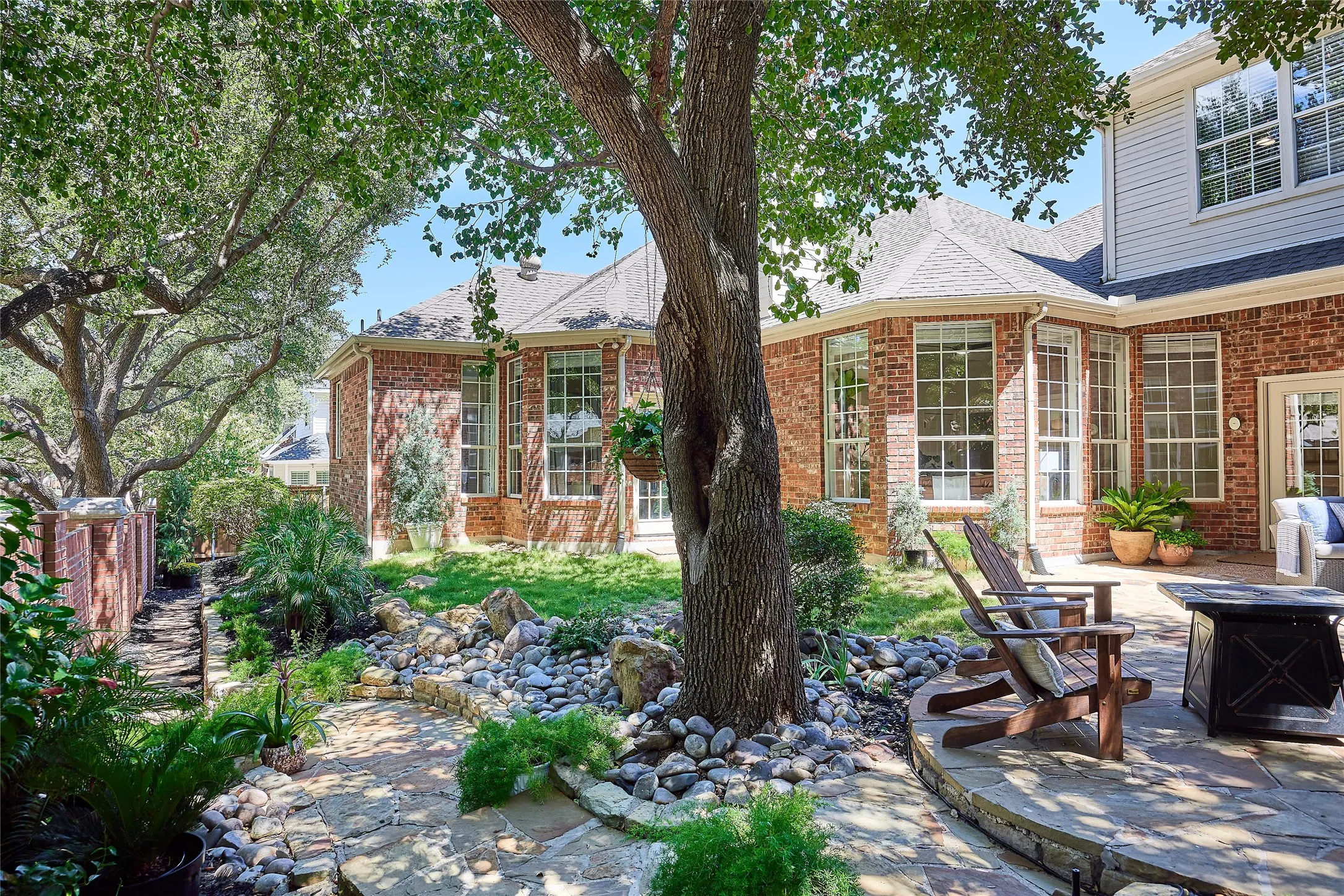 Single Family Residence For Sale in Denton County , 6637 Oakmont Court, Plano, Texas 75093, 4 Bedroom, 4 Bathroom, 2 Garage spaces, 2,736 Sqft, built in 1992, mls#21376824, Real Estate Agent in Plano, Homes For Sale in Denton county, Homes For Sale in Plano, Realtor in Plano Texas, Real Estate Brokerage Independent Realty Texas, Luminita Cordes Realtor