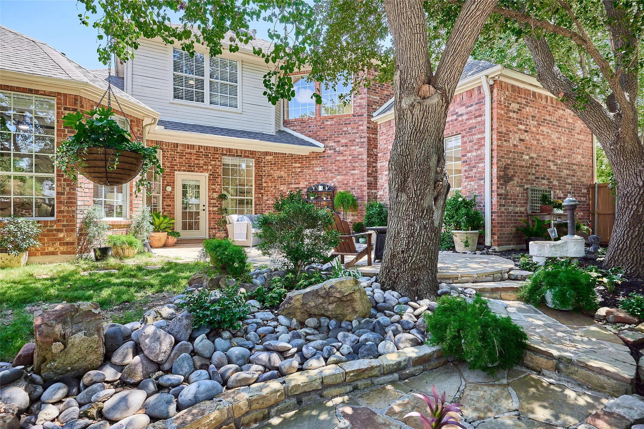 Single Family Residence For Sale in Denton County , 6637 Oakmont Court, Plano, Texas 75093, 4 Bedroom, 4 Bathroom, 2 Garage spaces, 2,736 Sqft, built in 1992, mls#21376824, Real Estate Agent in Plano, Homes For Sale in Denton county, Homes For Sale in Plano, Realtor in Plano Texas, Real Estate Brokerage Independent Realty Texas, Luminita Cordes Realtor