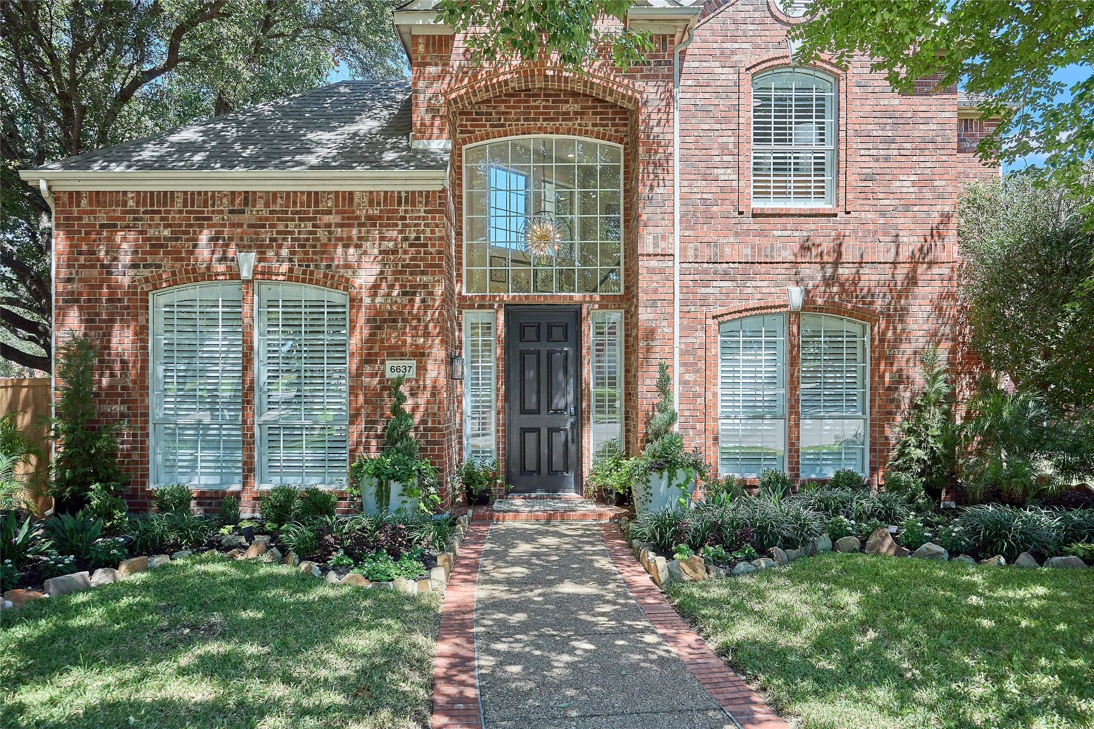 Single Family Residence For Sale in Denton County , 6637 Oakmont Court, Plano, Texas 75093, 4 Bedroom, 4 Bathroom, 2 Garage spaces, 2,736 Sqft, built in 1992, mls#21376824, Real Estate Agent in Plano, Homes For Sale in Denton county, Homes For Sale in Plano, Realtor in Plano Texas, Real Estate Brokerage Independent Realty Texas, Luminita Cordes Realtor