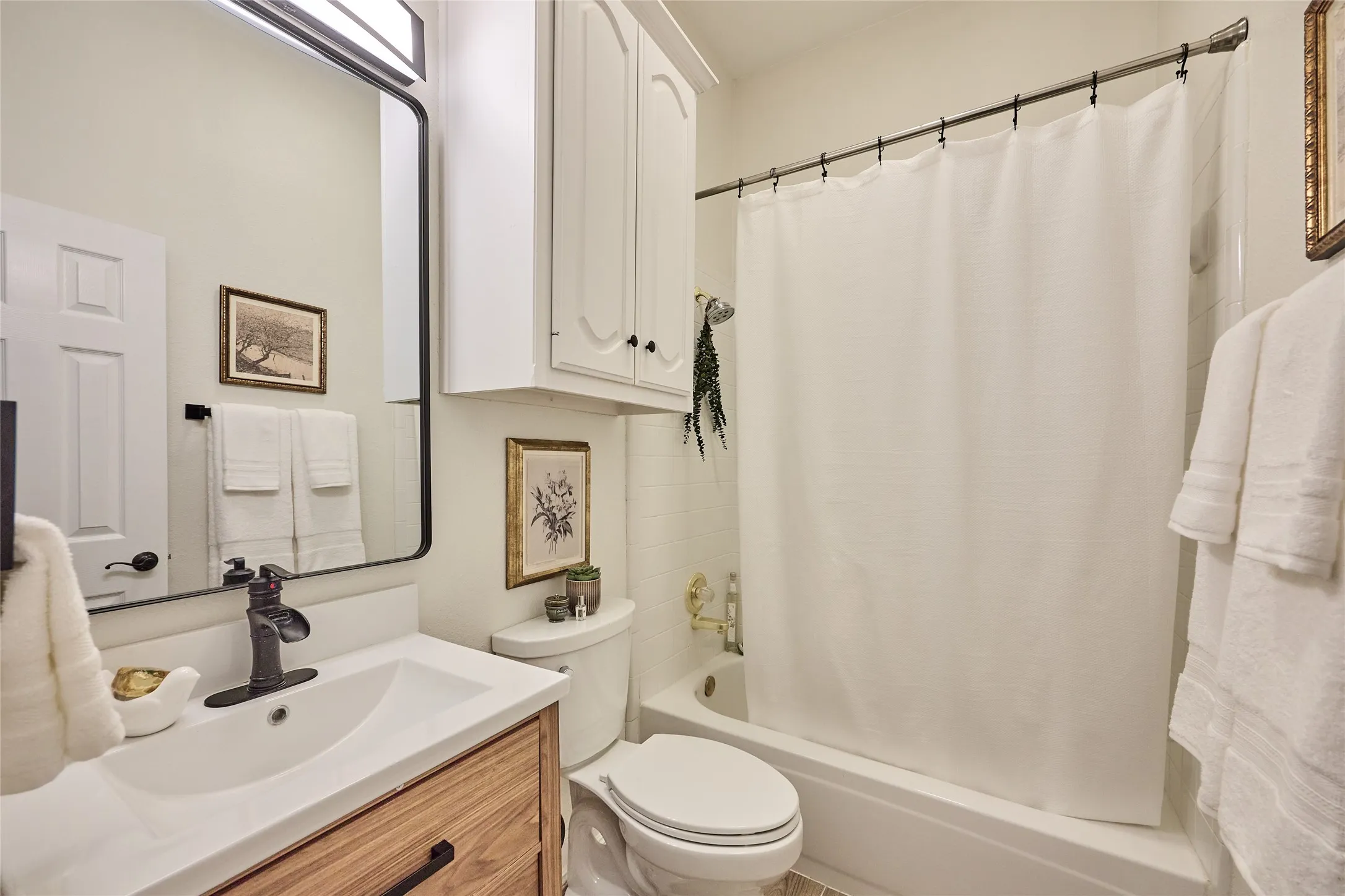 Single Family Residence For Sale in Denton County , 6637 Oakmont Court, Plano, Texas 75093, 4 Bedroom, 4 Bathroom, 2 Garage spaces, 2,736 Sqft, built in 1992, mls#21376824, Real Estate Agent in Plano, Homes For Sale in Denton county, Homes For Sale in Plano, Realtor in Plano Texas, Real Estate Brokerage Independent Realty Texas, Luminita Cordes Realtor