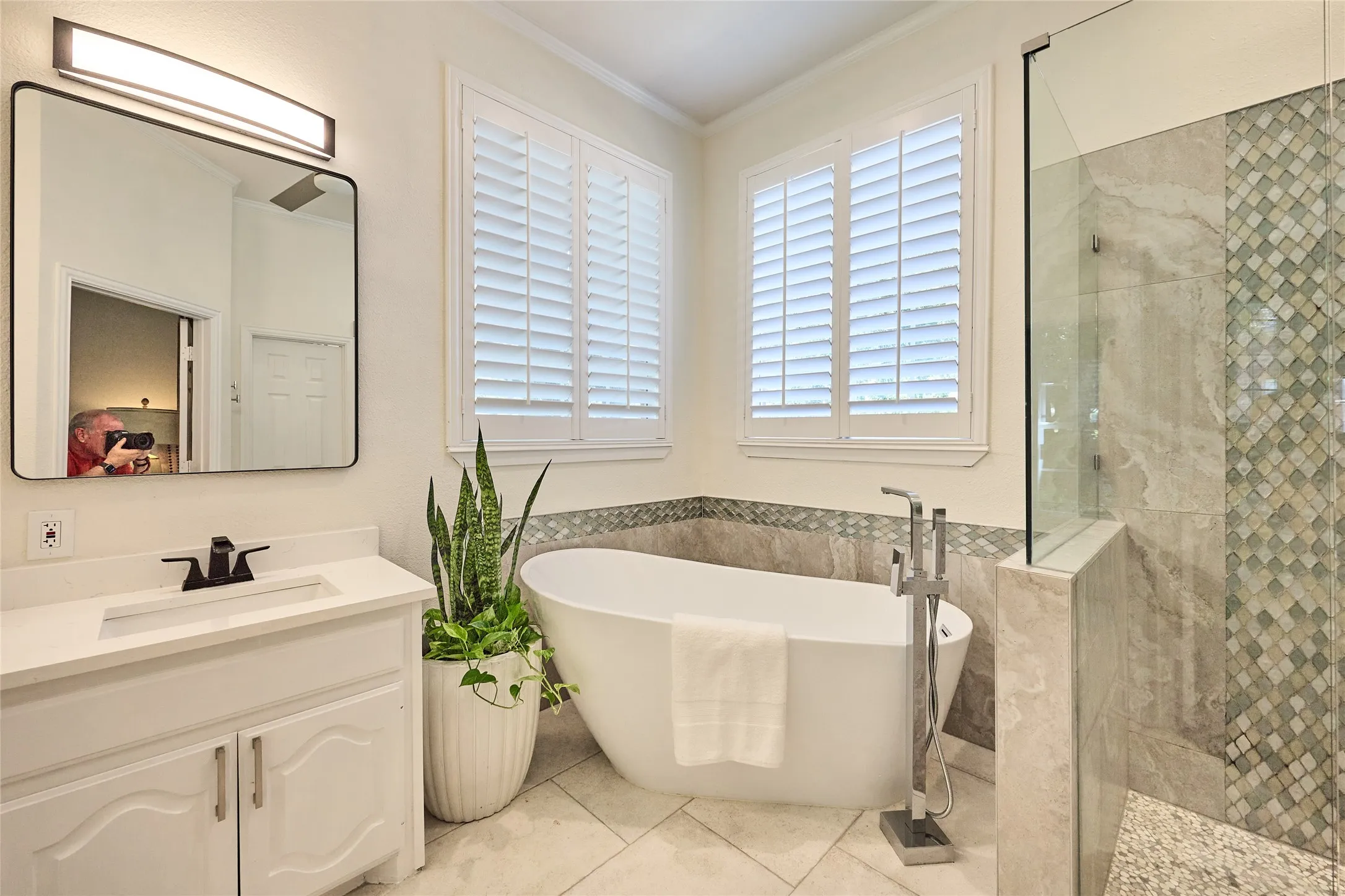 Single Family Residence For Sale in Denton County , 6637 Oakmont Court, Plano, Texas 75093, 4 Bedroom, 4 Bathroom, 2 Garage spaces, 2,736 Sqft, built in 1992, mls#21376824, Real Estate Agent in Plano, Homes For Sale in Denton county, Homes For Sale in Plano, Realtor in Plano Texas, Real Estate Brokerage Independent Realty Texas, Luminita Cordes Realtor