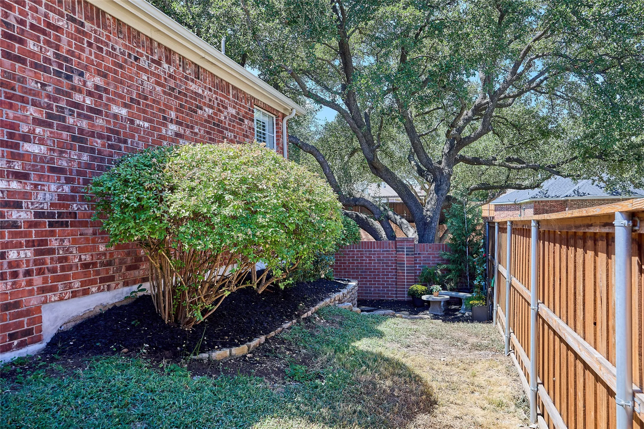 Single Family Residence For Sale in Denton County , 6637 Oakmont Court, Plano, Texas 75093, 4 Bedroom, 4 Bathroom, 2 Garage spaces, 2,736 Sqft, built in 1992, mls#21376824, Real Estate Agent in Plano, Homes For Sale in Denton county, Homes For Sale in Plano, Realtor in Plano Texas, Real Estate Brokerage Independent Realty Texas, Luminita Cordes Realtor