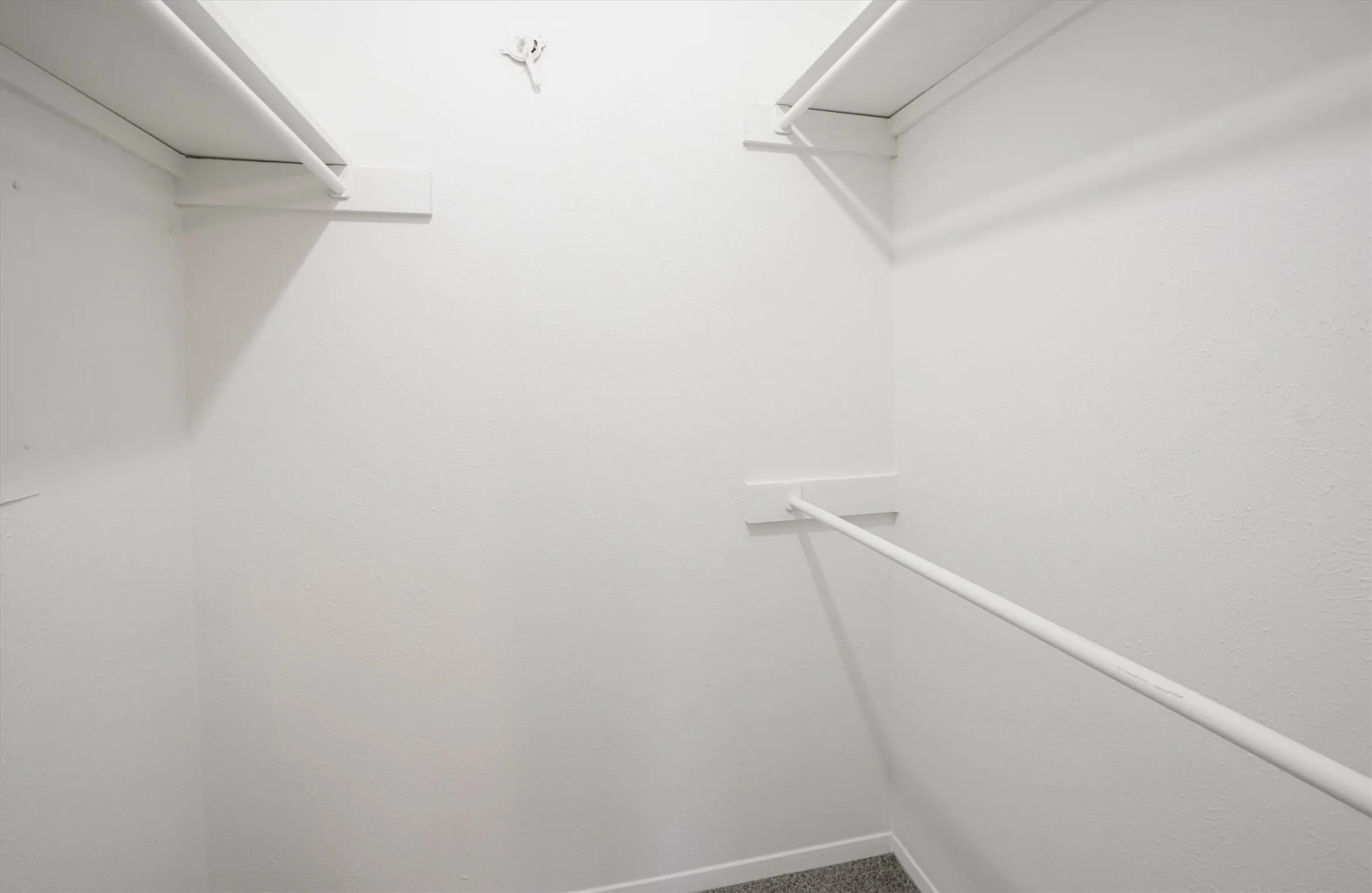 Condominium For Sale in Dallas County , 2805 Lineville Drive 105, Farmers Branch, Texas 75234, 2 Bedroom, 2 Bathroom, Garage spaces, 984 Sqft, built in 1970, mls#21375657, Real Estate Agent in Farmers Branch, Homes For Sale in Dallas county, Homes For Sale in Farmers Branch, Realtor in Farmers Branch Texas, Real Estate Brokerage Independent Realty Texas, Luminita Cordes Realtor