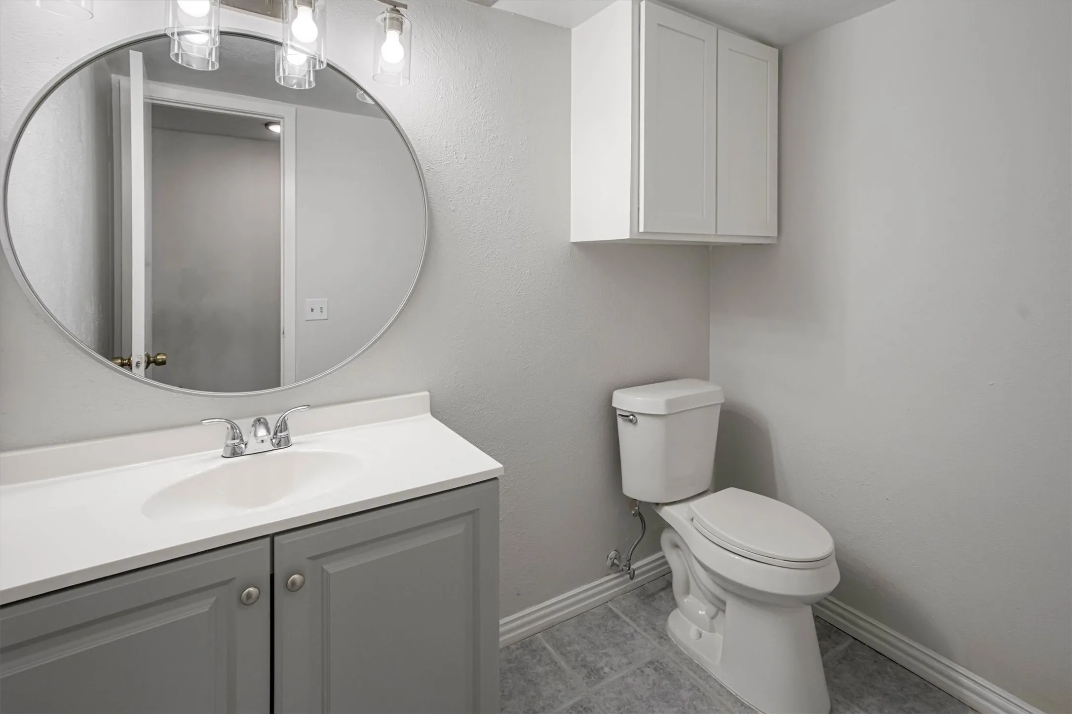 Condominium For Sale in Dallas County , 2805 Lineville Drive 105, Farmers Branch, Texas 75234, 2 Bedroom, 2 Bathroom, Garage spaces, 984 Sqft, built in 1970, mls#21375657, Real Estate Agent in Farmers Branch, Homes For Sale in Dallas county, Homes For Sale in Farmers Branch, Realtor in Farmers Branch Texas, Real Estate Brokerage Independent Realty Texas, Luminita Cordes Realtor