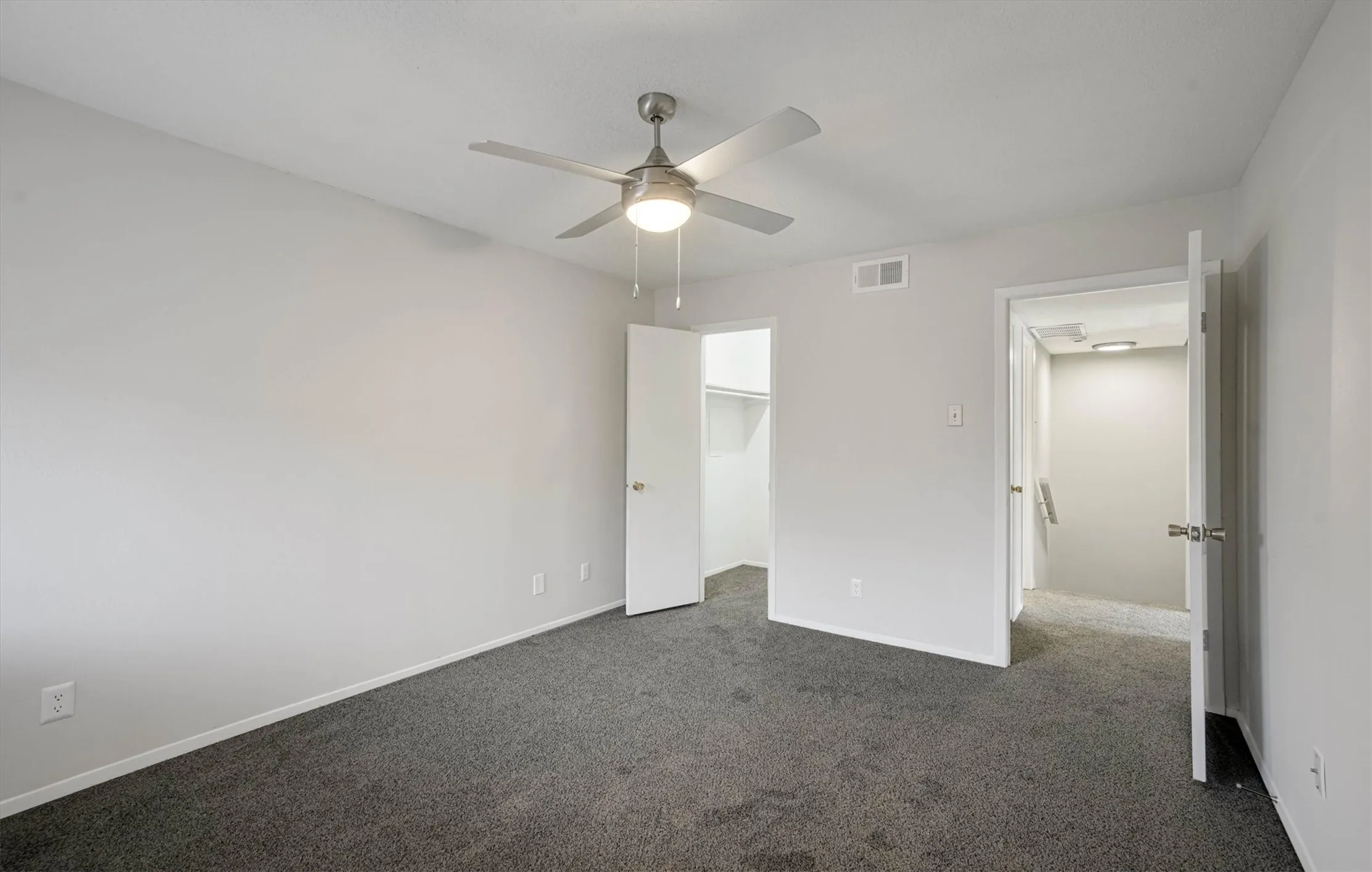 Condominium For Sale in Dallas County , 2805 Lineville Drive 105, Farmers Branch, Texas 75234, 2 Bedroom, 2 Bathroom, Garage spaces, 984 Sqft, built in 1970, mls#21375657, Real Estate Agent in Farmers Branch, Homes For Sale in Dallas county, Homes For Sale in Farmers Branch, Realtor in Farmers Branch Texas, Real Estate Brokerage Independent Realty Texas, Luminita Cordes Realtor