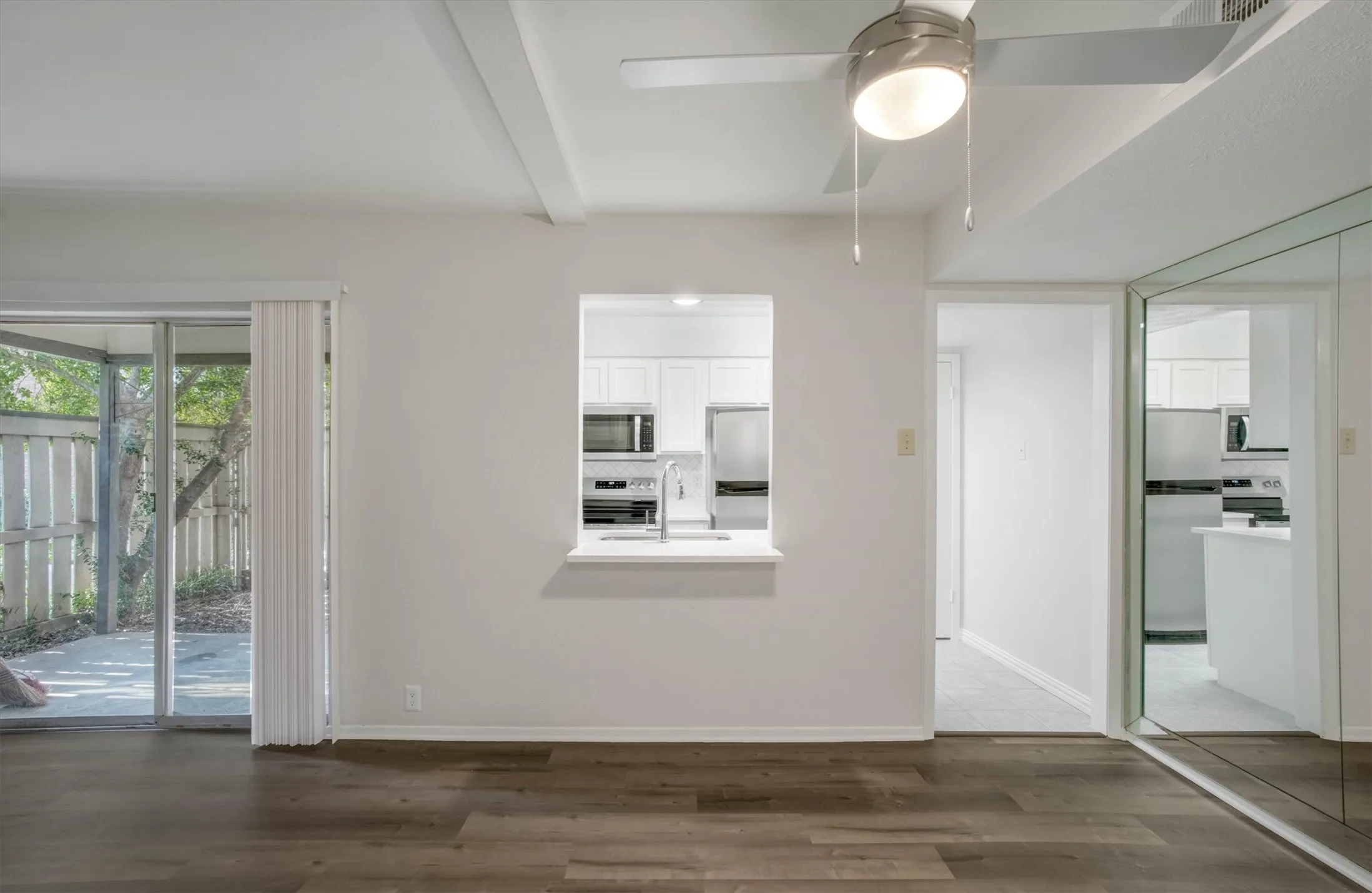 Condominium For Sale in Dallas County , 2805 Lineville Drive 105, Farmers Branch, Texas 75234, 2 Bedroom, 2 Bathroom, Garage spaces, 984 Sqft, built in 1970, mls#21375657, Real Estate Agent in Farmers Branch, Homes For Sale in Dallas county, Homes For Sale in Farmers Branch, Realtor in Farmers Branch Texas, Real Estate Brokerage Independent Realty Texas, Luminita Cordes Realtor
