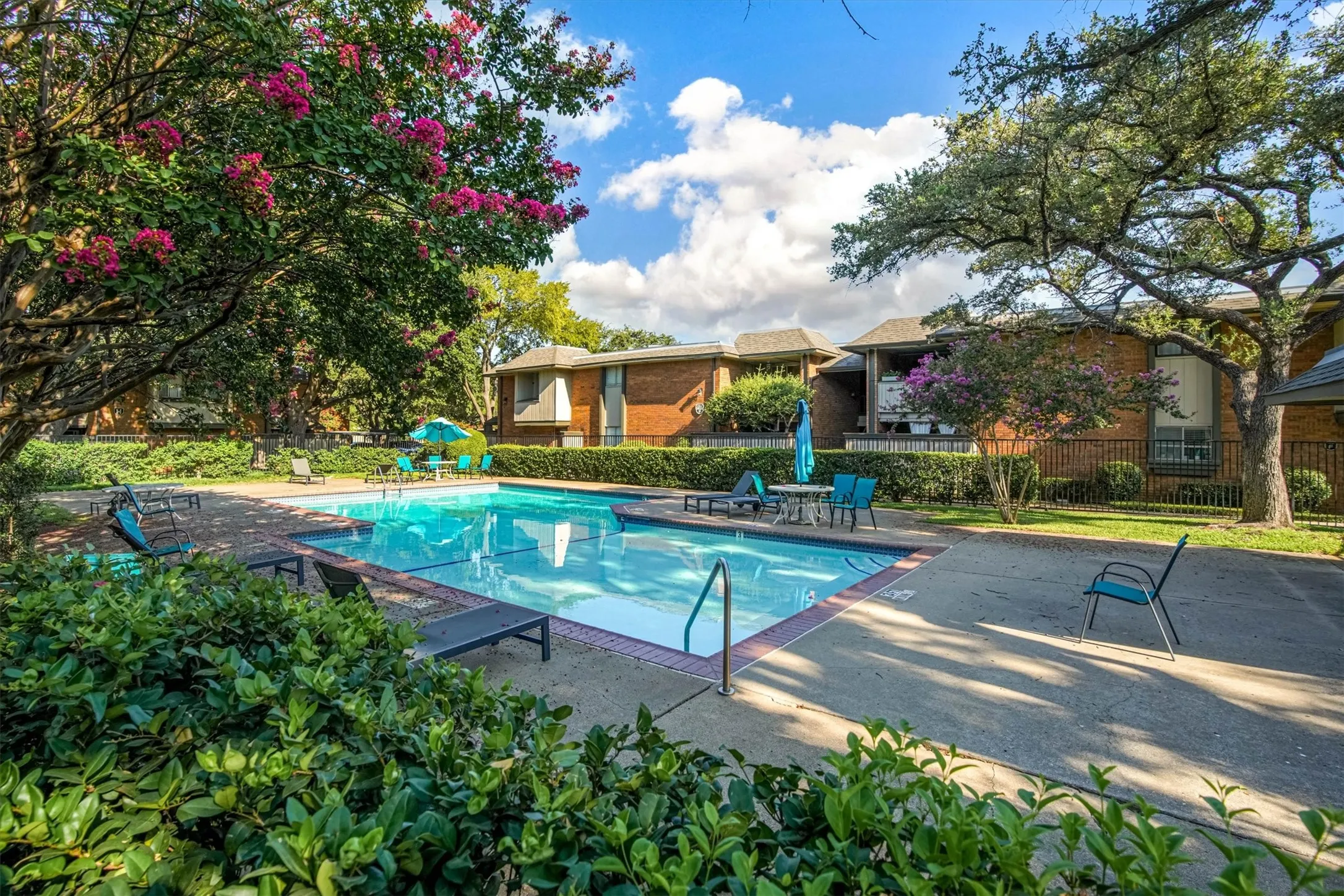 Condominium For Sale in Dallas County , 2805 Lineville Drive 105, Farmers Branch, Texas 75234, 2 Bedroom, 2 Bathroom, Garage spaces, 984 Sqft, built in 1970, mls#21375657, Real Estate Agent in Farmers Branch, Homes For Sale in Dallas county, Homes For Sale in Farmers Branch, Realtor in Farmers Branch Texas, Real Estate Brokerage Independent Realty Texas, Luminita Cordes Realtor