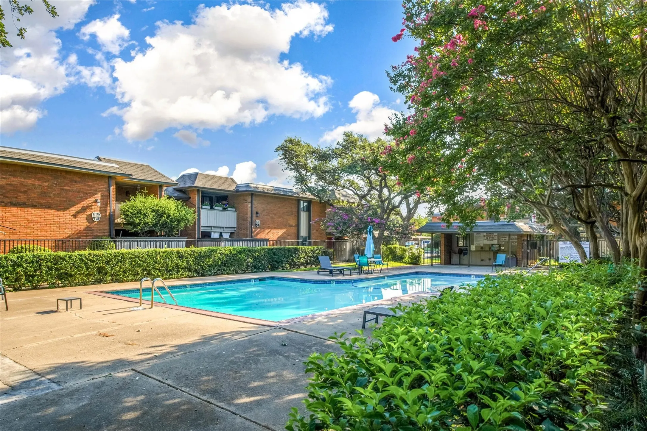 Condominium For Sale in Dallas County , 2805 Lineville Drive 105, Farmers Branch, Texas 75234, 2 Bedroom, 2 Bathroom, Garage spaces, 984 Sqft, built in 1970, mls#21375657, Real Estate Agent in Farmers Branch, Homes For Sale in Dallas county, Homes For Sale in Farmers Branch, Realtor in Farmers Branch Texas, Real Estate Brokerage Independent Realty Texas, Luminita Cordes Realtor