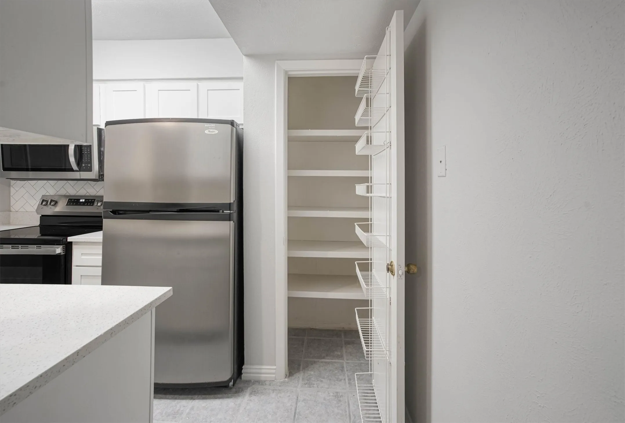 Condominium For Sale in Dallas County , 2805 Lineville Drive 105, Farmers Branch, Texas 75234, 2 Bedroom, 2 Bathroom, Garage spaces, 984 Sqft, built in 1970, mls#21375657, Real Estate Agent in Farmers Branch, Homes For Sale in Dallas county, Homes For Sale in Farmers Branch, Realtor in Farmers Branch Texas, Real Estate Brokerage Independent Realty Texas, Luminita Cordes Realtor