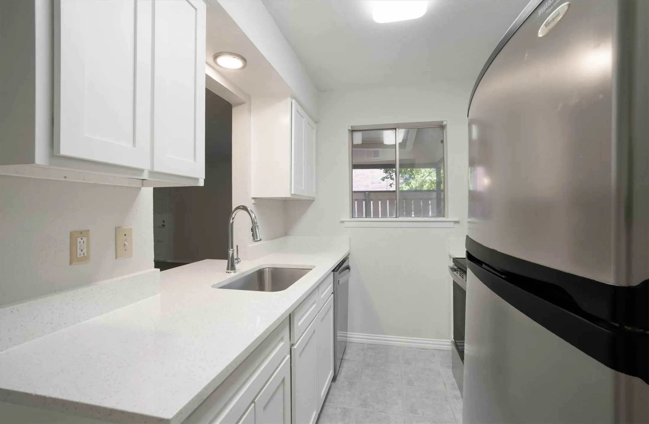 Condominium For Sale in Dallas County , 2805 Lineville Drive 105, Farmers Branch, Texas 75234, 2 Bedroom, 2 Bathroom, Garage spaces, 984 Sqft, built in 1970, mls#21375657, Real Estate Agent in Farmers Branch, Homes For Sale in Dallas county, Homes For Sale in Farmers Branch, Realtor in Farmers Branch Texas, Real Estate Brokerage Independent Realty Texas, Luminita Cordes Realtor