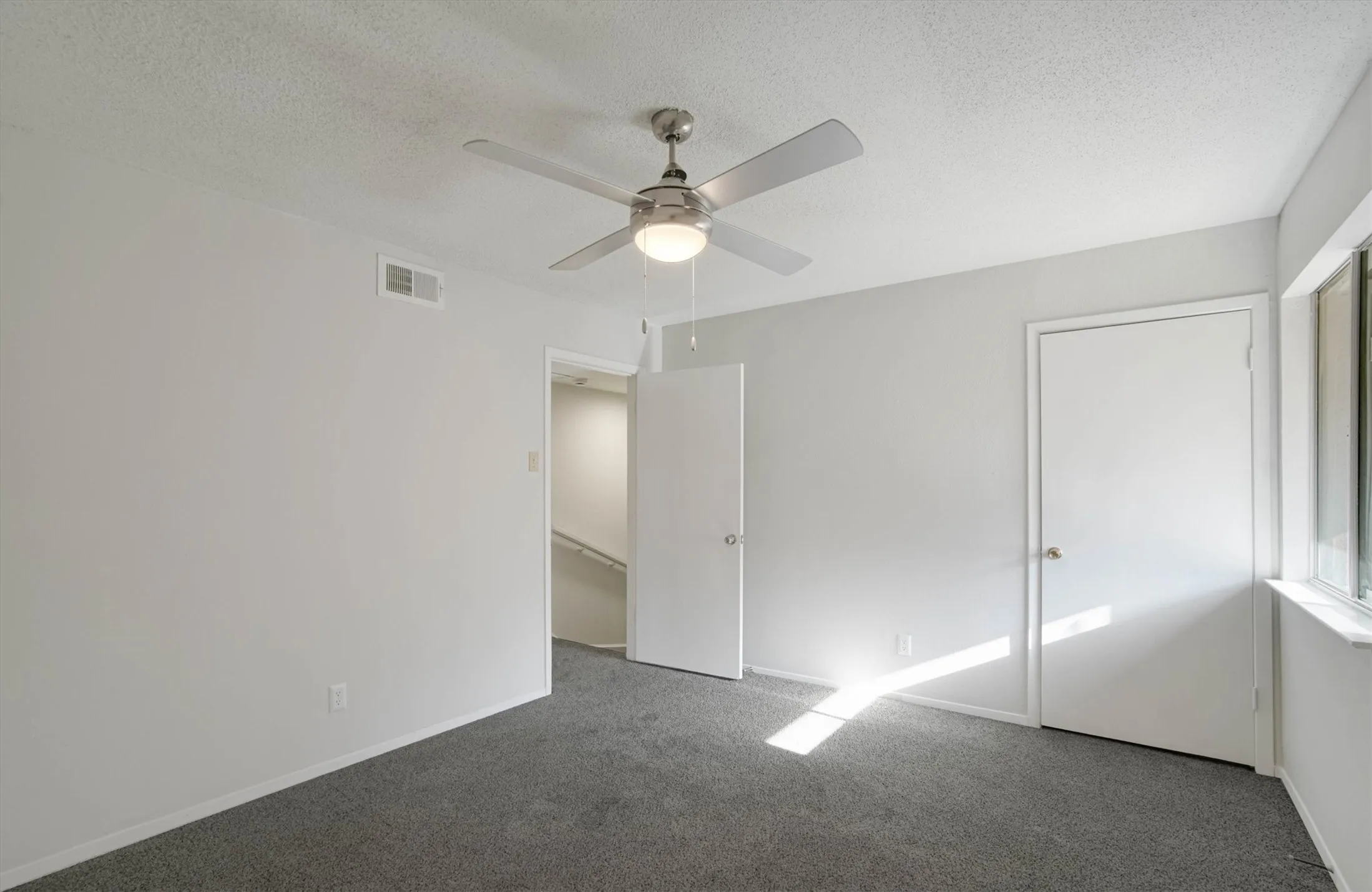 Condominium For Sale in Dallas County , 2805 Lineville Drive 105, Farmers Branch, Texas 75234, 2 Bedroom, 2 Bathroom, Garage spaces, 984 Sqft, built in 1970, mls#21375657, Real Estate Agent in Farmers Branch, Homes For Sale in Dallas county, Homes For Sale in Farmers Branch, Realtor in Farmers Branch Texas, Real Estate Brokerage Independent Realty Texas, Luminita Cordes Realtor