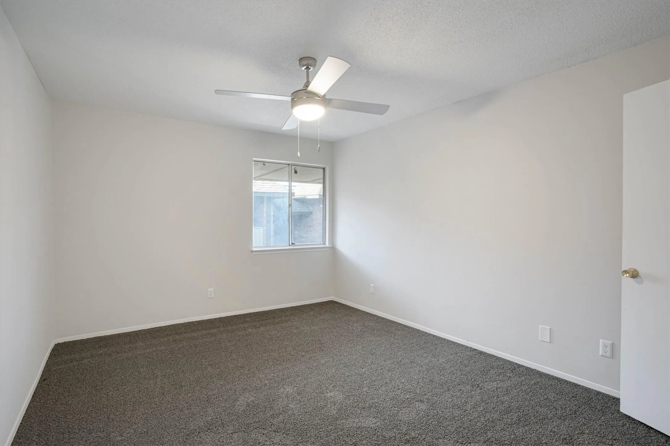 Condominium For Sale in Dallas County , 2805 Lineville Drive 105, Farmers Branch, Texas 75234, 2 Bedroom, 2 Bathroom, Garage spaces, 984 Sqft, built in 1970, mls#21375657, Real Estate Agent in Farmers Branch, Homes For Sale in Dallas county, Homes For Sale in Farmers Branch, Realtor in Farmers Branch Texas, Real Estate Brokerage Independent Realty Texas, Luminita Cordes Realtor