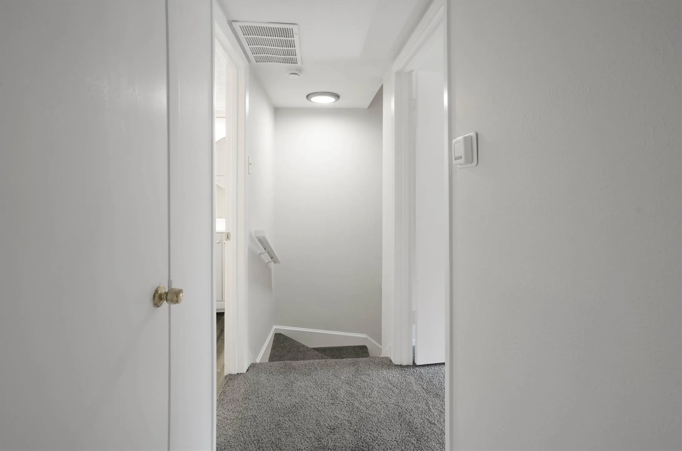 Condominium For Sale in Dallas County , 2805 Lineville Drive 105, Farmers Branch, Texas 75234, 2 Bedroom, 2 Bathroom, Garage spaces, 984 Sqft, built in 1970, mls#21375657, Real Estate Agent in Farmers Branch, Homes For Sale in Dallas county, Homes For Sale in Farmers Branch, Realtor in Farmers Branch Texas, Real Estate Brokerage Independent Realty Texas, Luminita Cordes Realtor