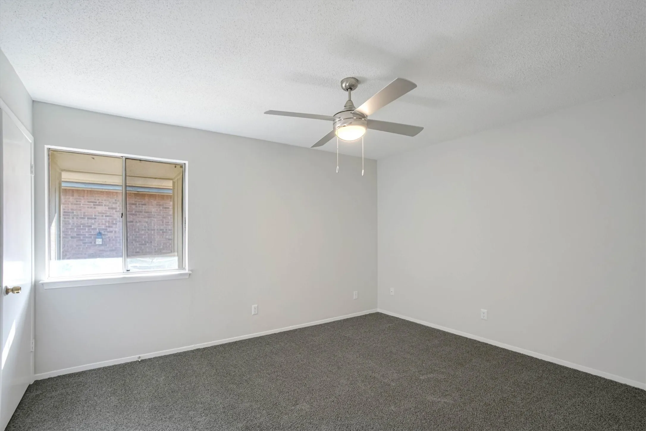 Condominium For Sale in Dallas County , 2805 Lineville Drive 105, Farmers Branch, Texas 75234, 2 Bedroom, 2 Bathroom, Garage spaces, 984 Sqft, built in 1970, mls#21375657, Real Estate Agent in Farmers Branch, Homes For Sale in Dallas county, Homes For Sale in Farmers Branch, Realtor in Farmers Branch Texas, Real Estate Brokerage Independent Realty Texas, Luminita Cordes Realtor
