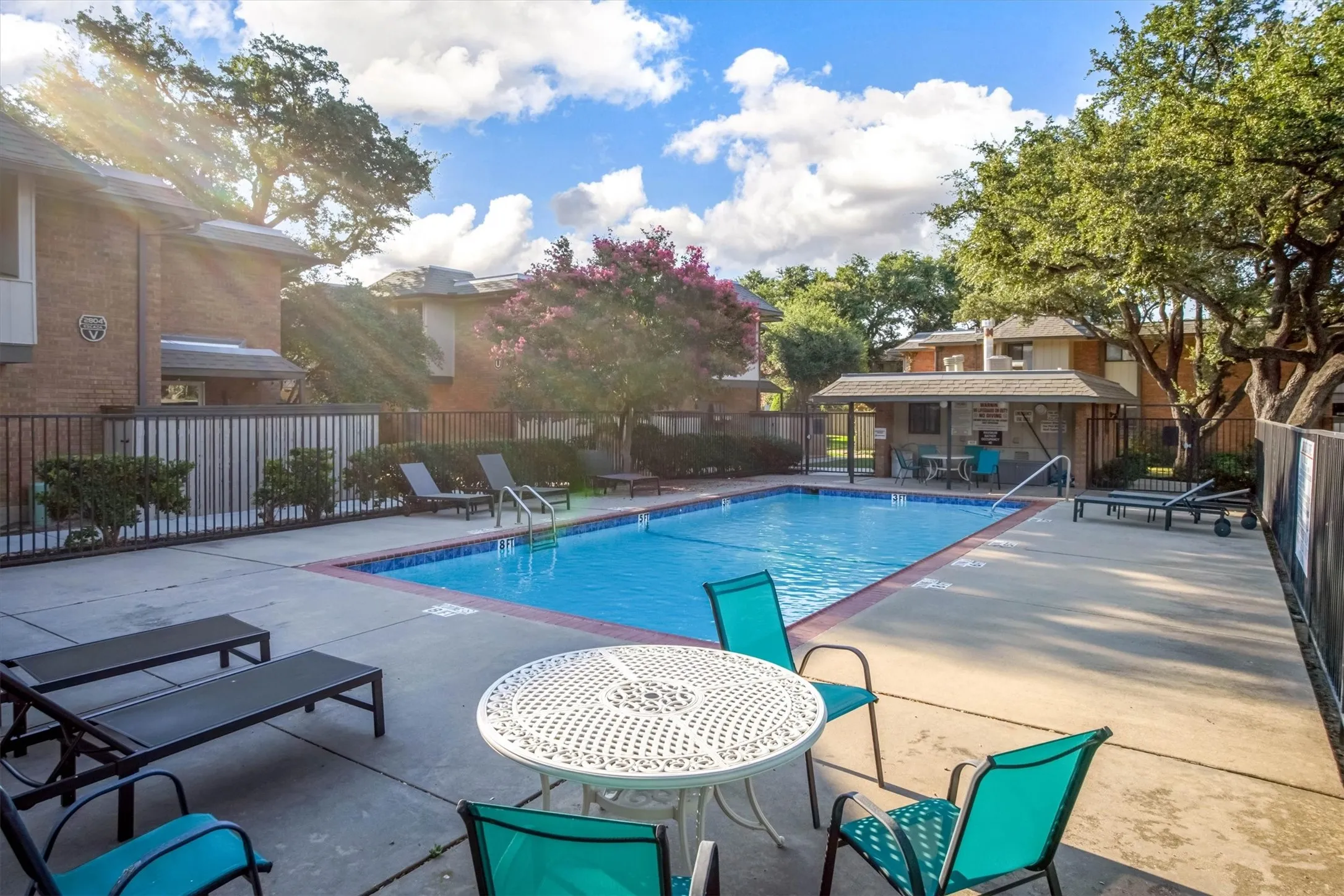 Condominium For Sale in Dallas County , 2805 Lineville Drive 105, Farmers Branch, Texas 75234, 2 Bedroom, 2 Bathroom, Garage spaces, 984 Sqft, built in 1970, mls#21375657, Real Estate Agent in Farmers Branch, Homes For Sale in Dallas county, Homes For Sale in Farmers Branch, Realtor in Farmers Branch Texas, Real Estate Brokerage Independent Realty Texas, Luminita Cordes Realtor