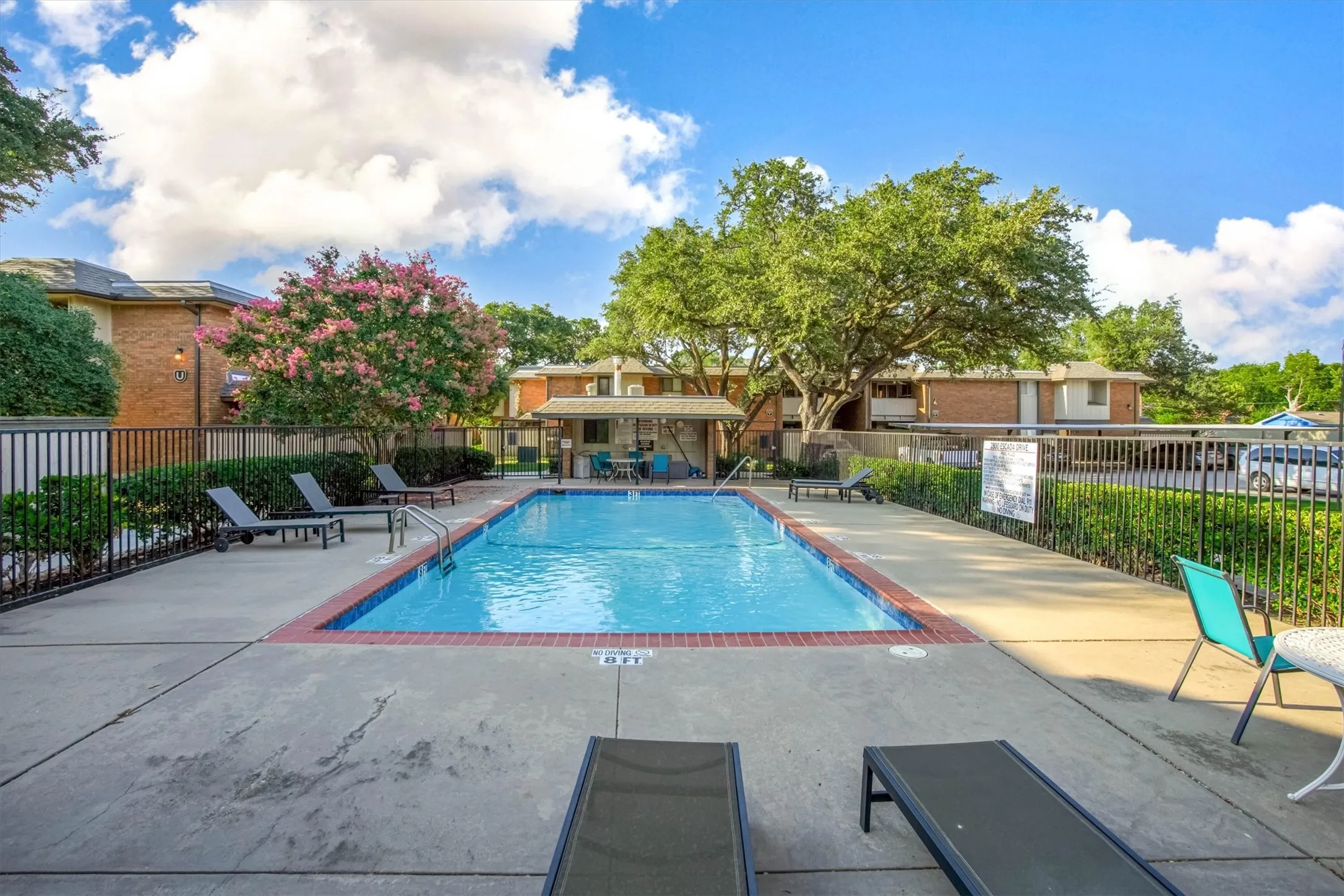 Condominium For Sale in Dallas County , 2805 Lineville Drive 105, Farmers Branch, Texas 75234, 2 Bedroom, 2 Bathroom, Garage spaces, 984 Sqft, built in 1970, mls#21375657, Real Estate Agent in Farmers Branch, Homes For Sale in Dallas county, Homes For Sale in Farmers Branch, Realtor in Farmers Branch Texas, Real Estate Brokerage Independent Realty Texas, Luminita Cordes Realtor