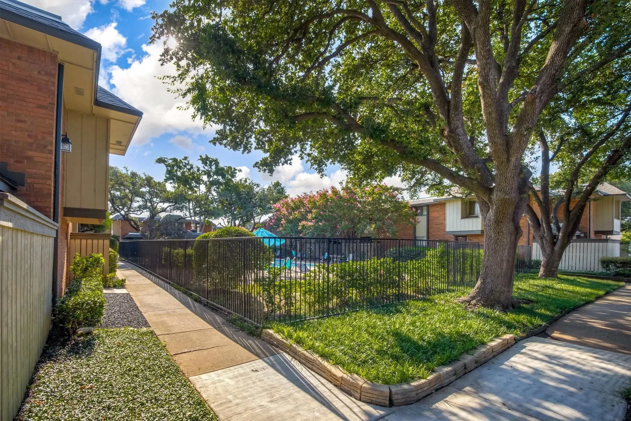 Condominium For Sale in Dallas County , 2805 Lineville Drive 105, Farmers Branch, Texas 75234, 2 Bedroom, 2 Bathroom, Garage spaces, 984 Sqft, built in 1970, mls#21375657, Real Estate Agent in Farmers Branch, Homes For Sale in Dallas county, Homes For Sale in Farmers Branch, Realtor in Farmers Branch Texas, Real Estate Brokerage Independent Realty Texas, Luminita Cordes Realtor